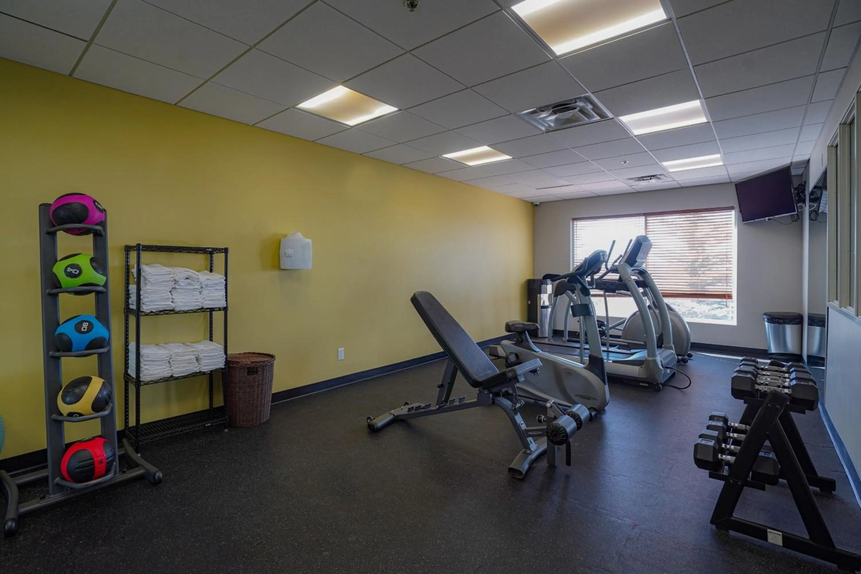 Fitness centre/facilities in Fairfield Inn & Suites by Marriott Airdrie