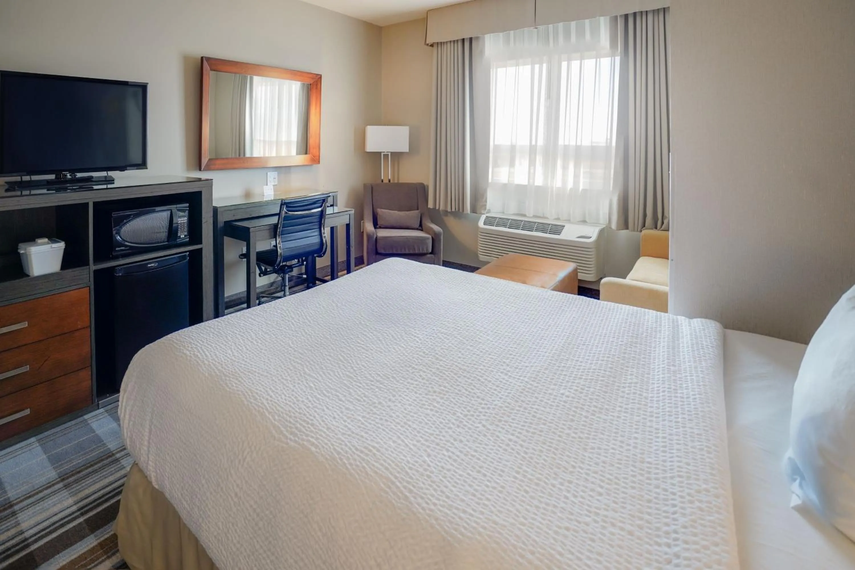Bedroom, Bed in Fairfield Inn & Suites by Marriott Airdrie