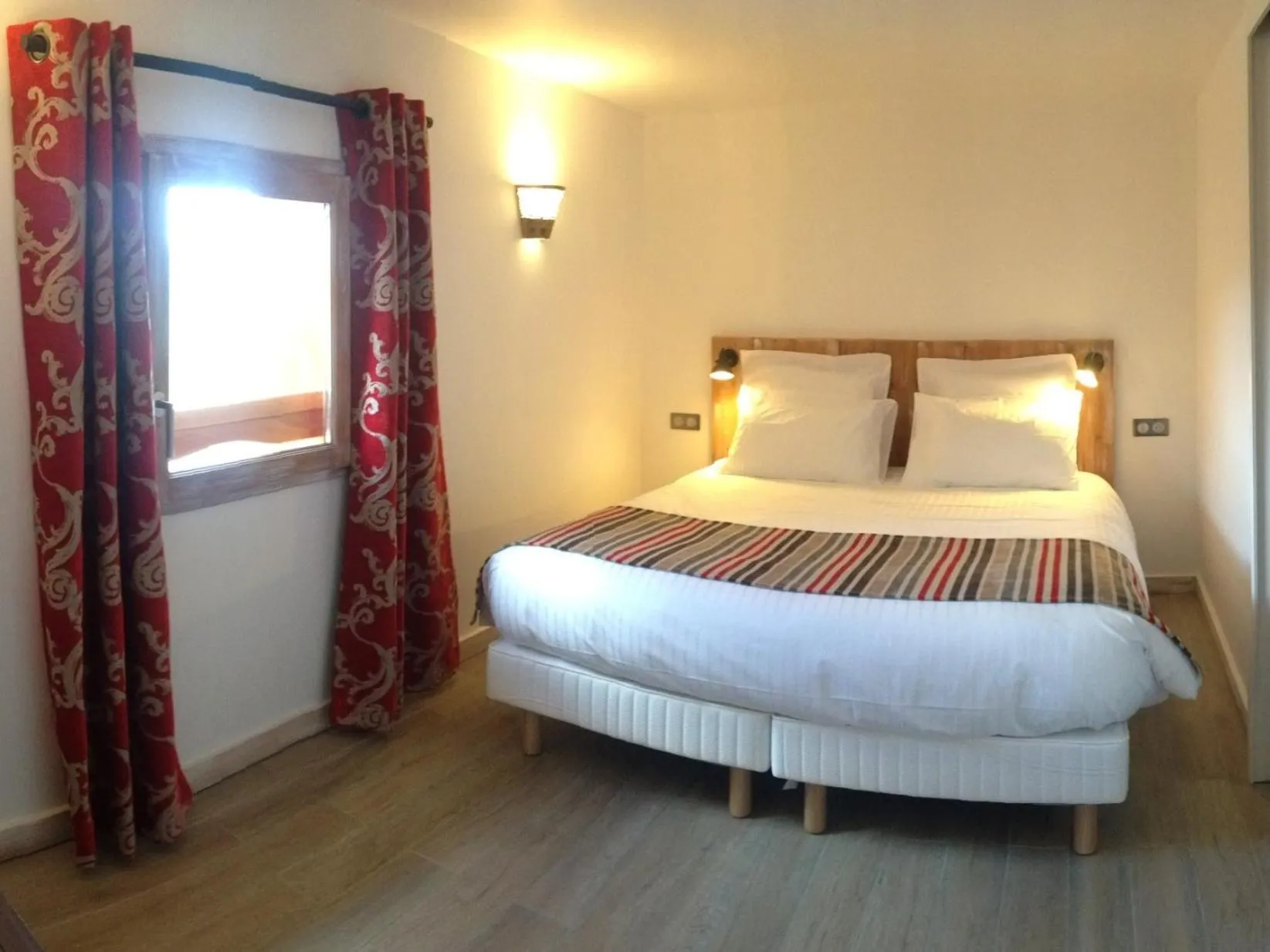 Bedroom, Bed in Auberge Quintessence