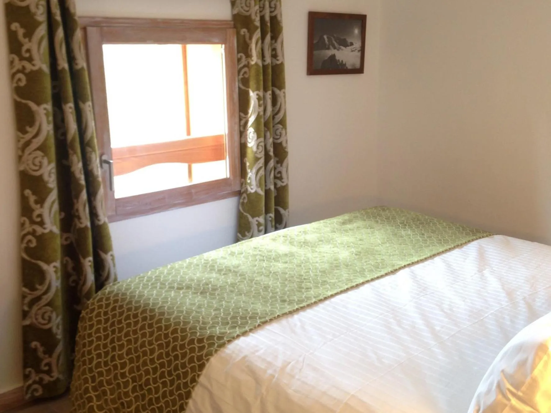 Bedroom, Bed in Auberge Quintessence