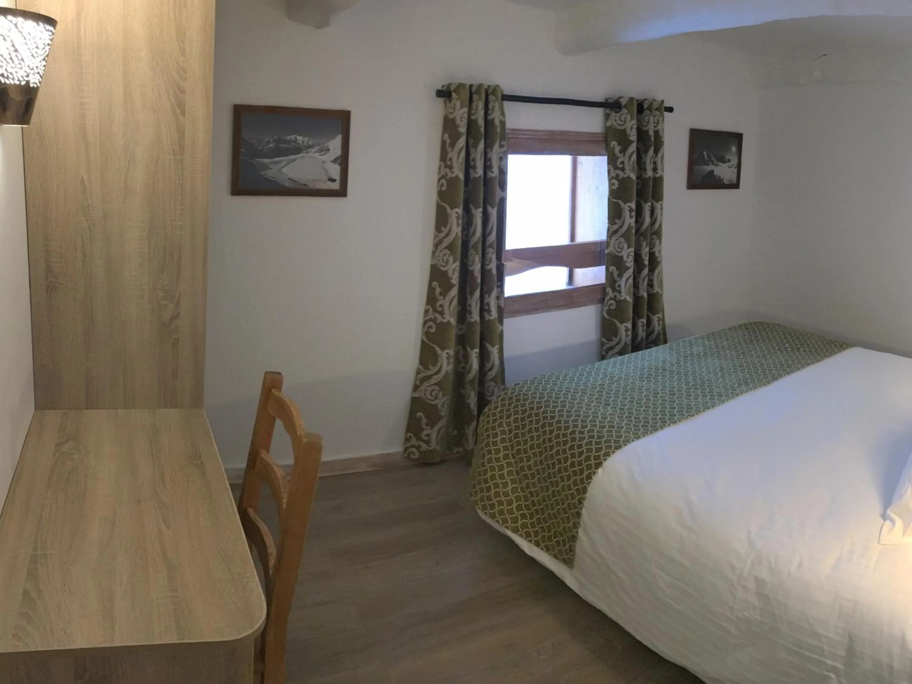 Bedroom, Bed in Auberge Quintessence