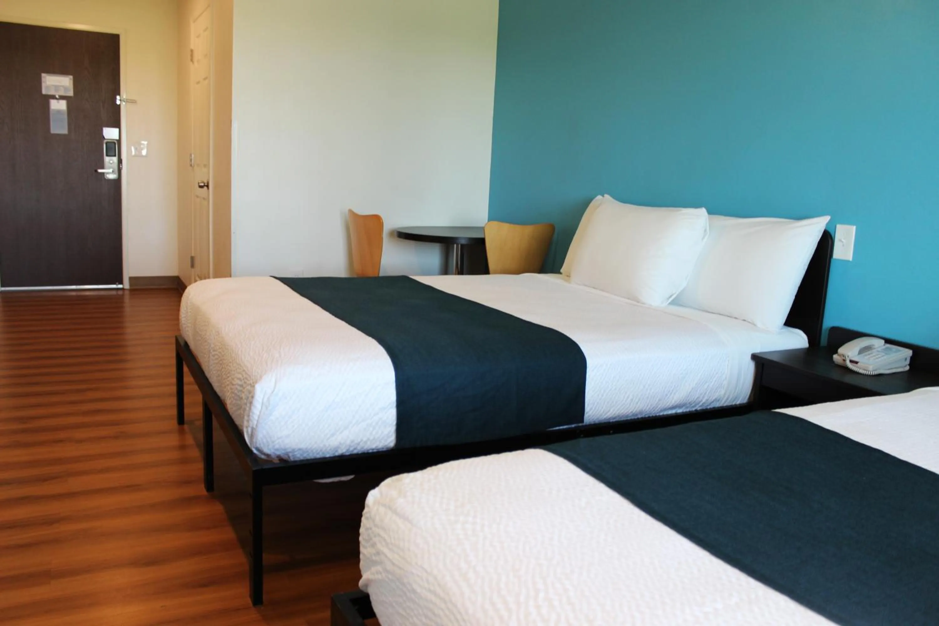 Photo of the whole room, Bed in Motel 6 Rexburg, ID