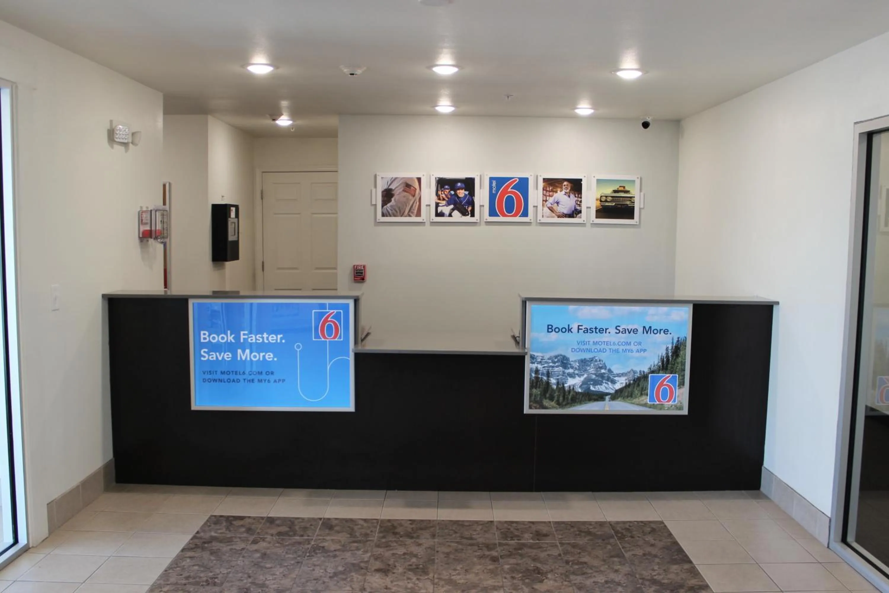 Lobby or reception in Motel 6 Rexburg, ID
