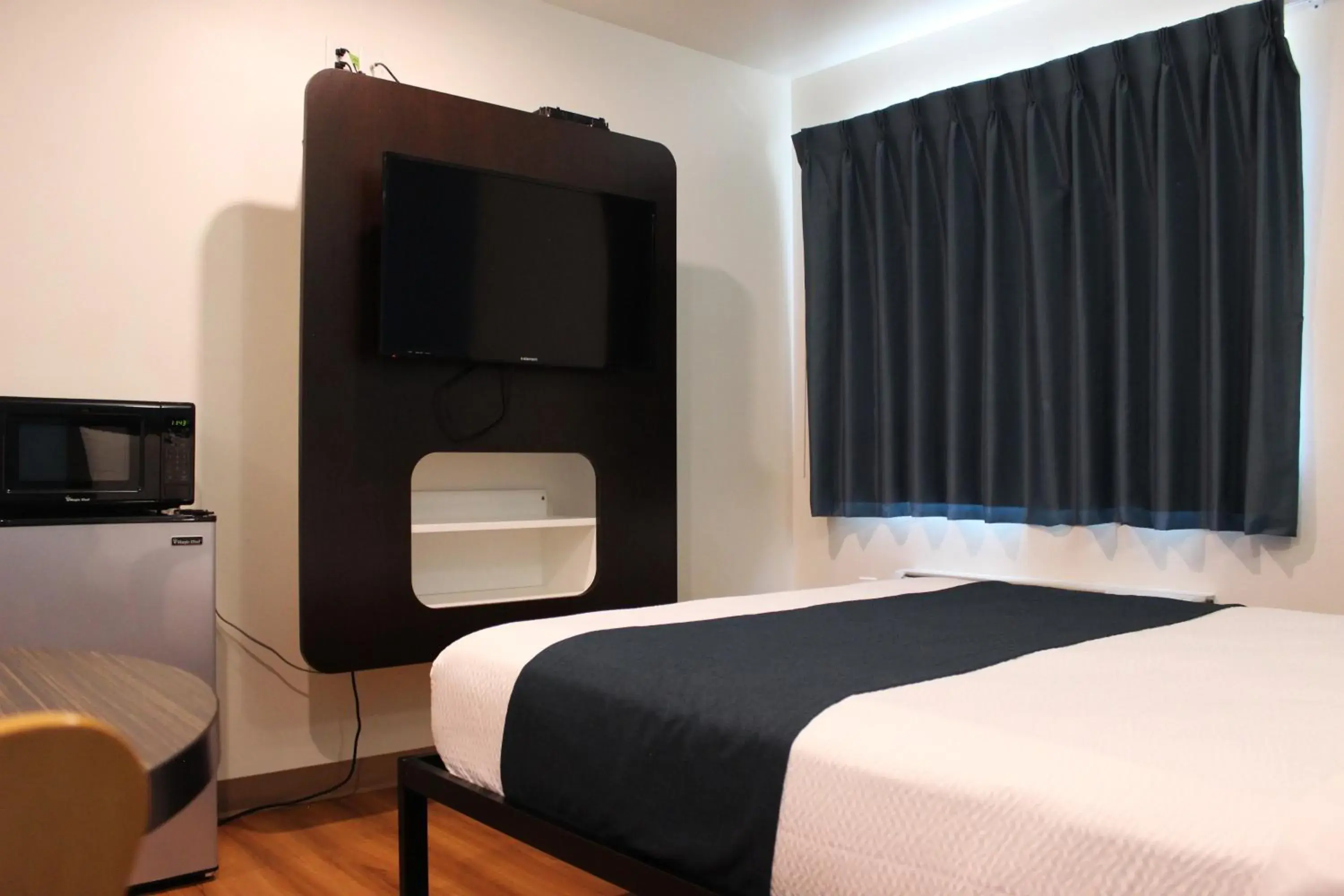 Queen Room - Non-Smoking in Motel 6 Rexburg, ID Queen Room - Non-Smoking in Motel 6 Rexburg, ID