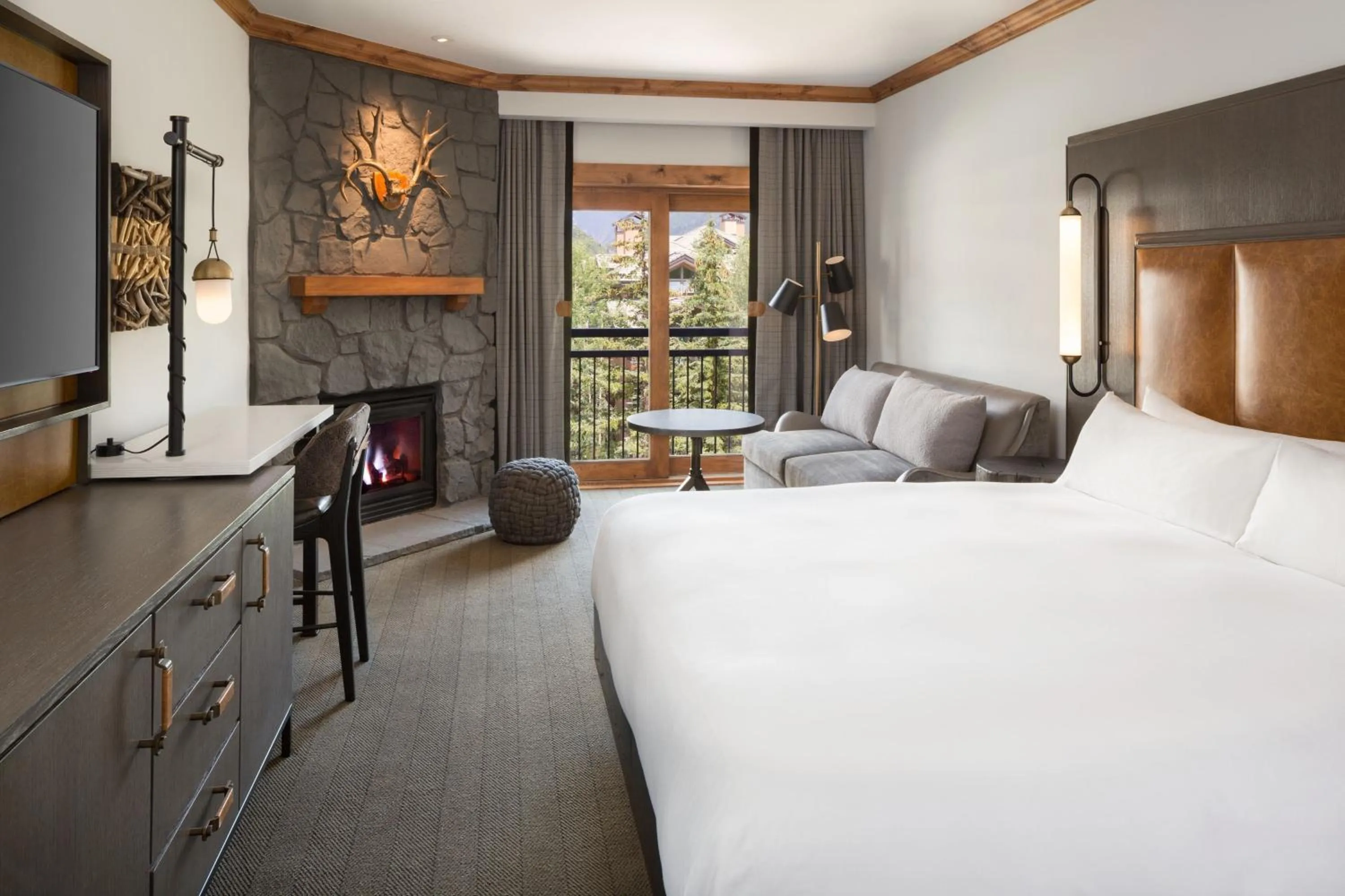 Bedroom, Bed in The Hythe, a Luxury Collection Resort, Vail