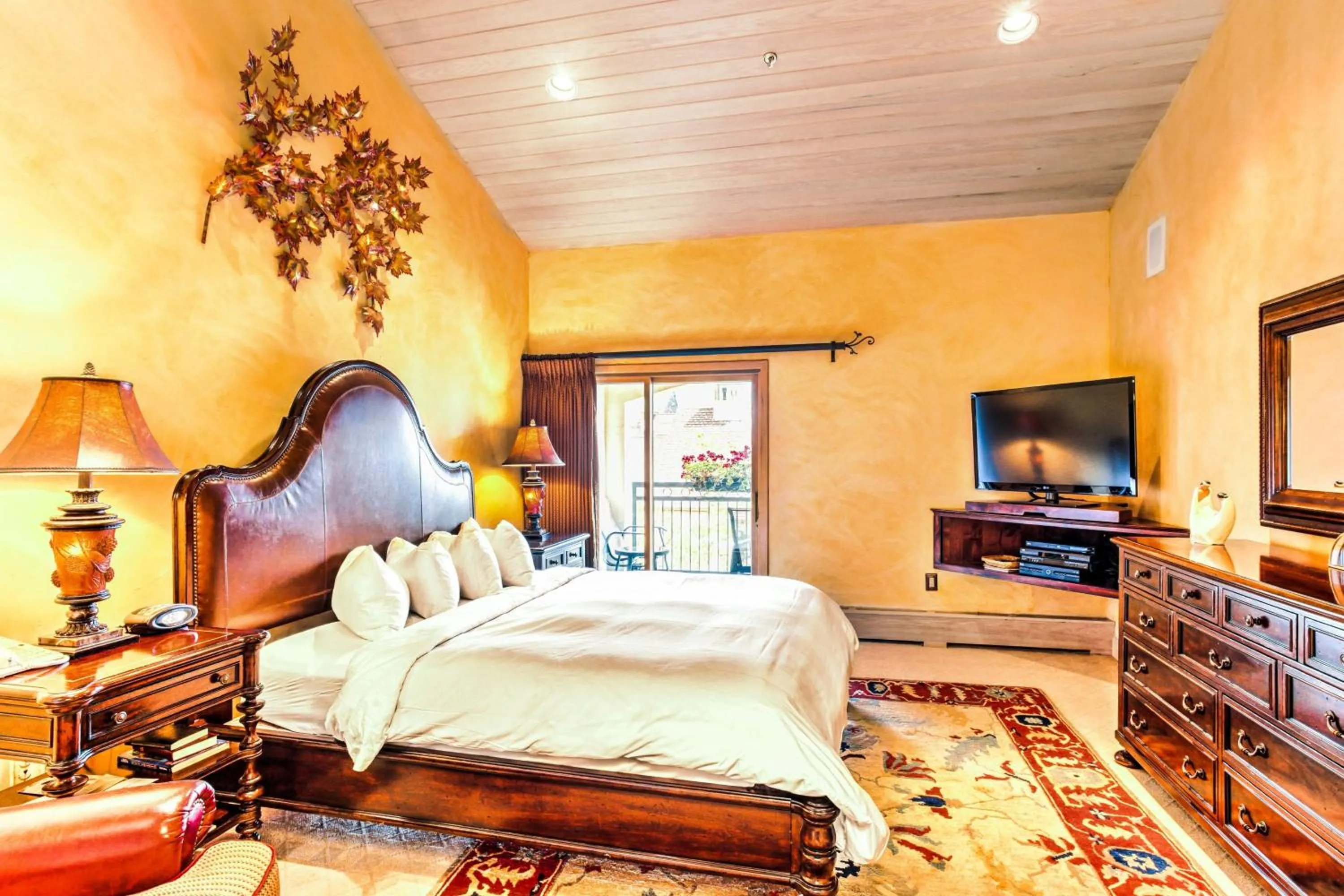 Bedroom, Bed in The Hythe, a Luxury Collection Resort, Vail