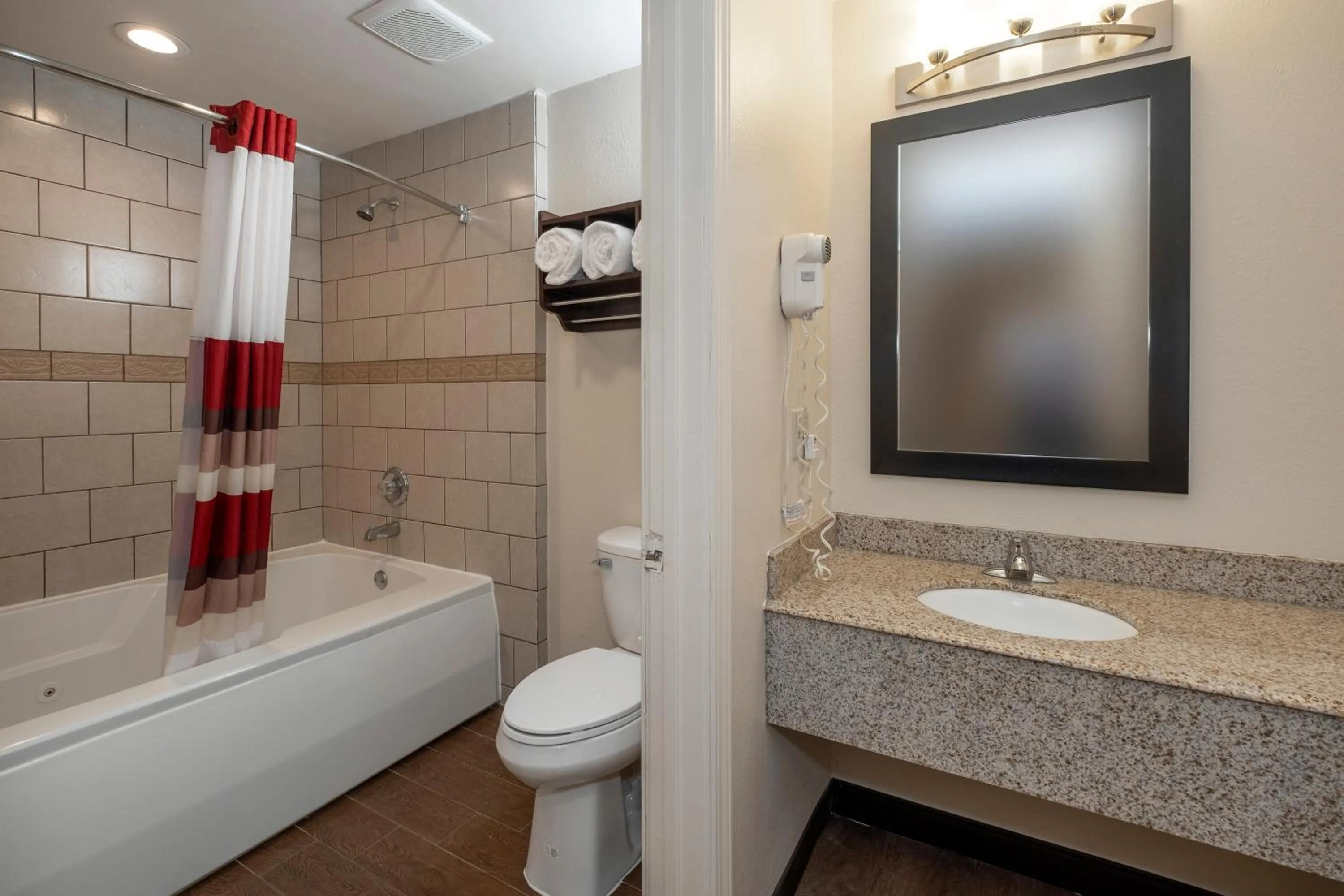 Bathroom in Red Roof Inn Indianapolis - Greenwood