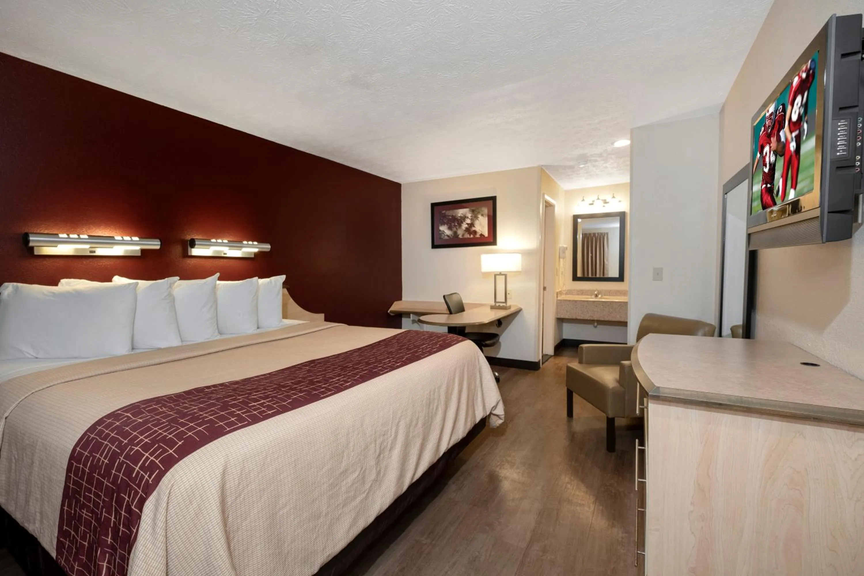 Bedroom, Bed in Red Roof Inn Indianapolis - Greenwood