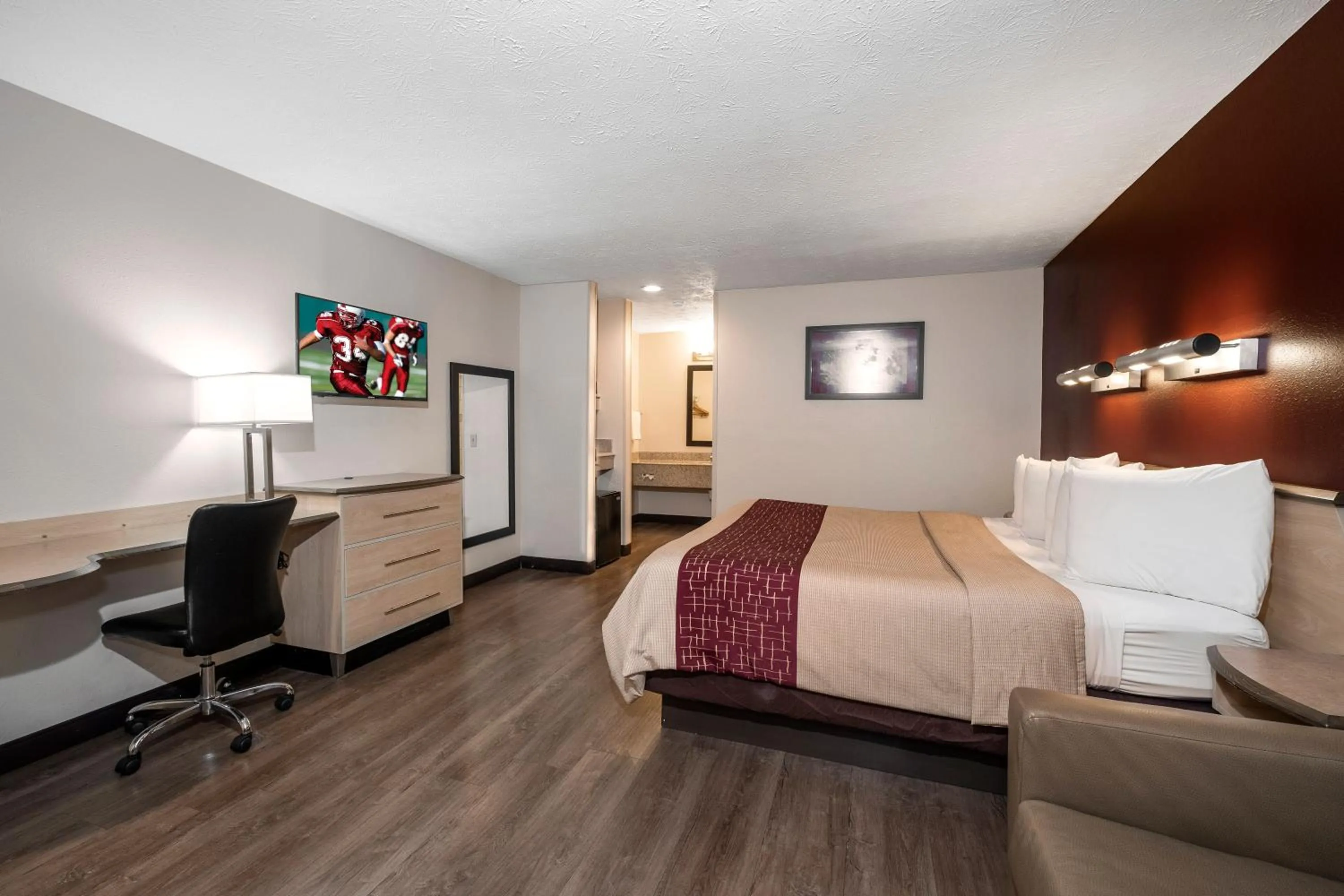 Bedroom, Bed in Red Roof Inn Indianapolis - Greenwood