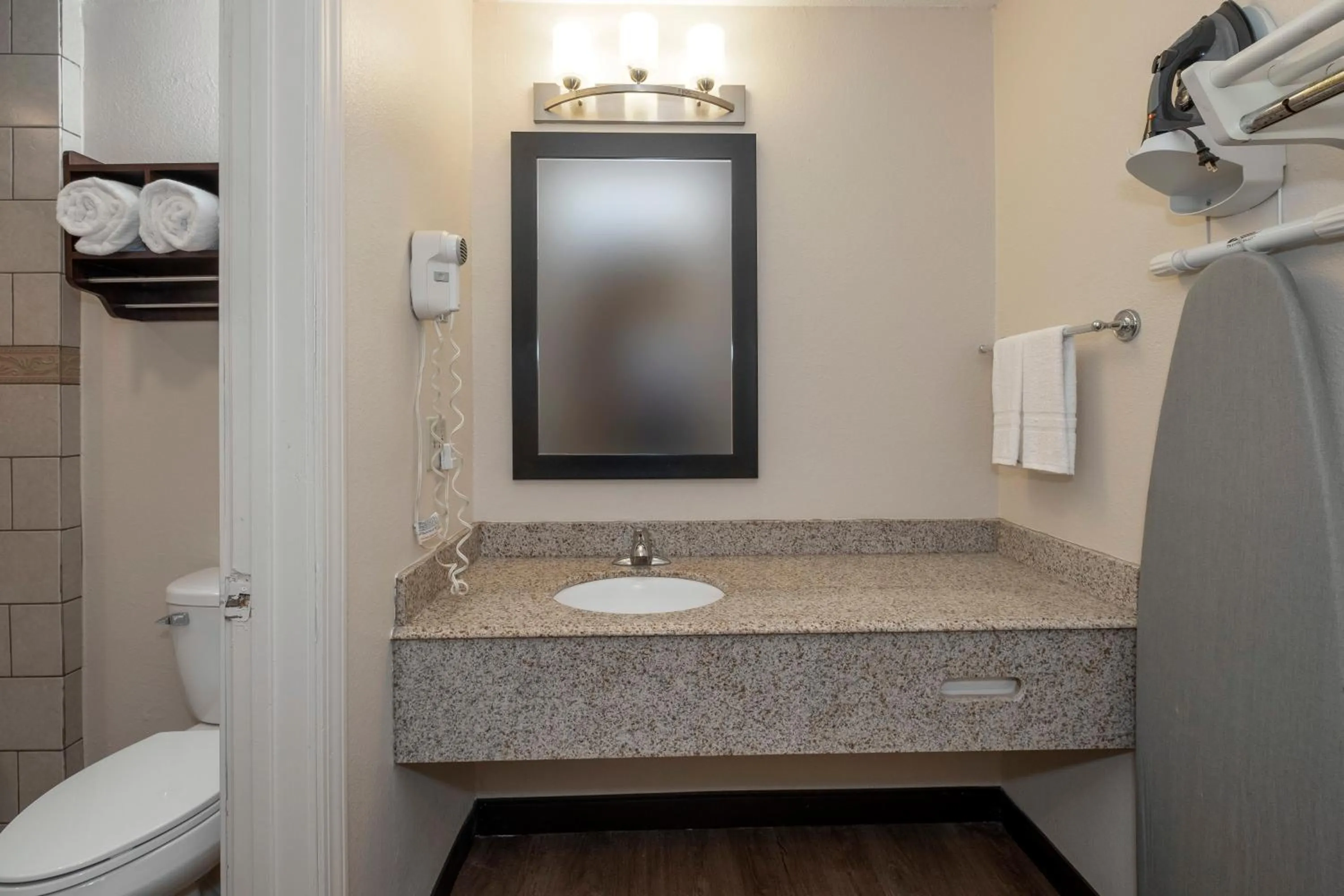 Bathroom in Red Roof Inn Indianapolis - Greenwood