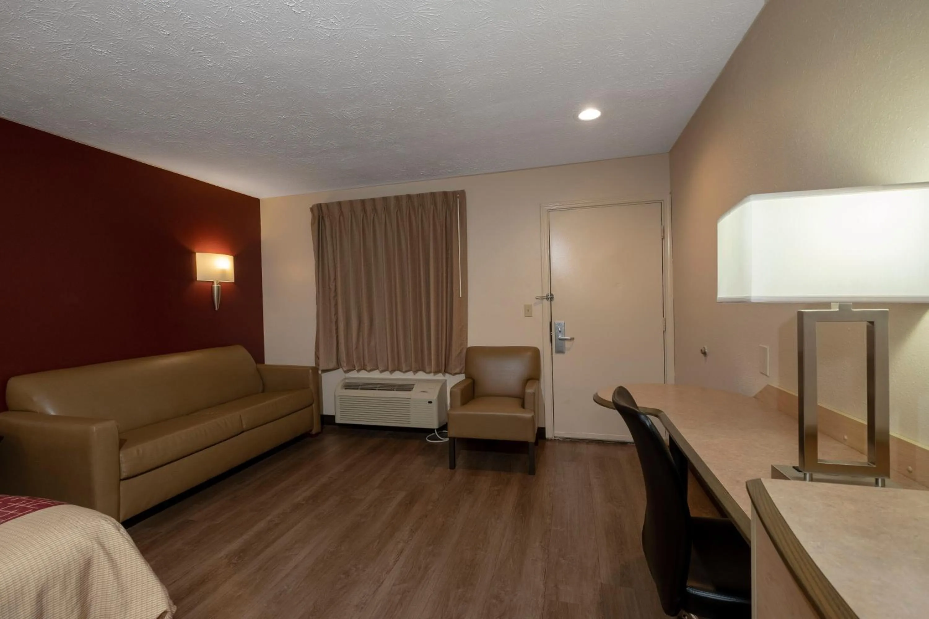 Bedroom in Red Roof Inn Indianapolis - Greenwood