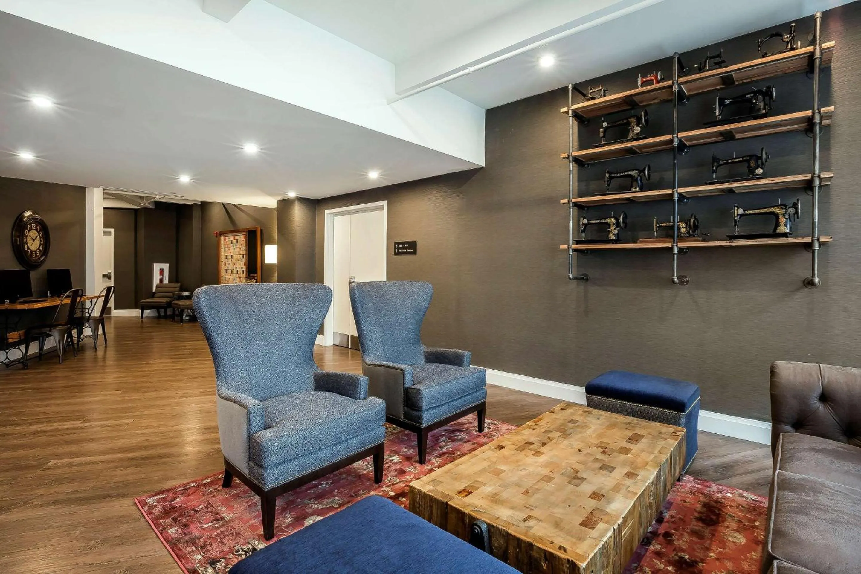 Lobby or reception in enVision Hotel Boston-Everett