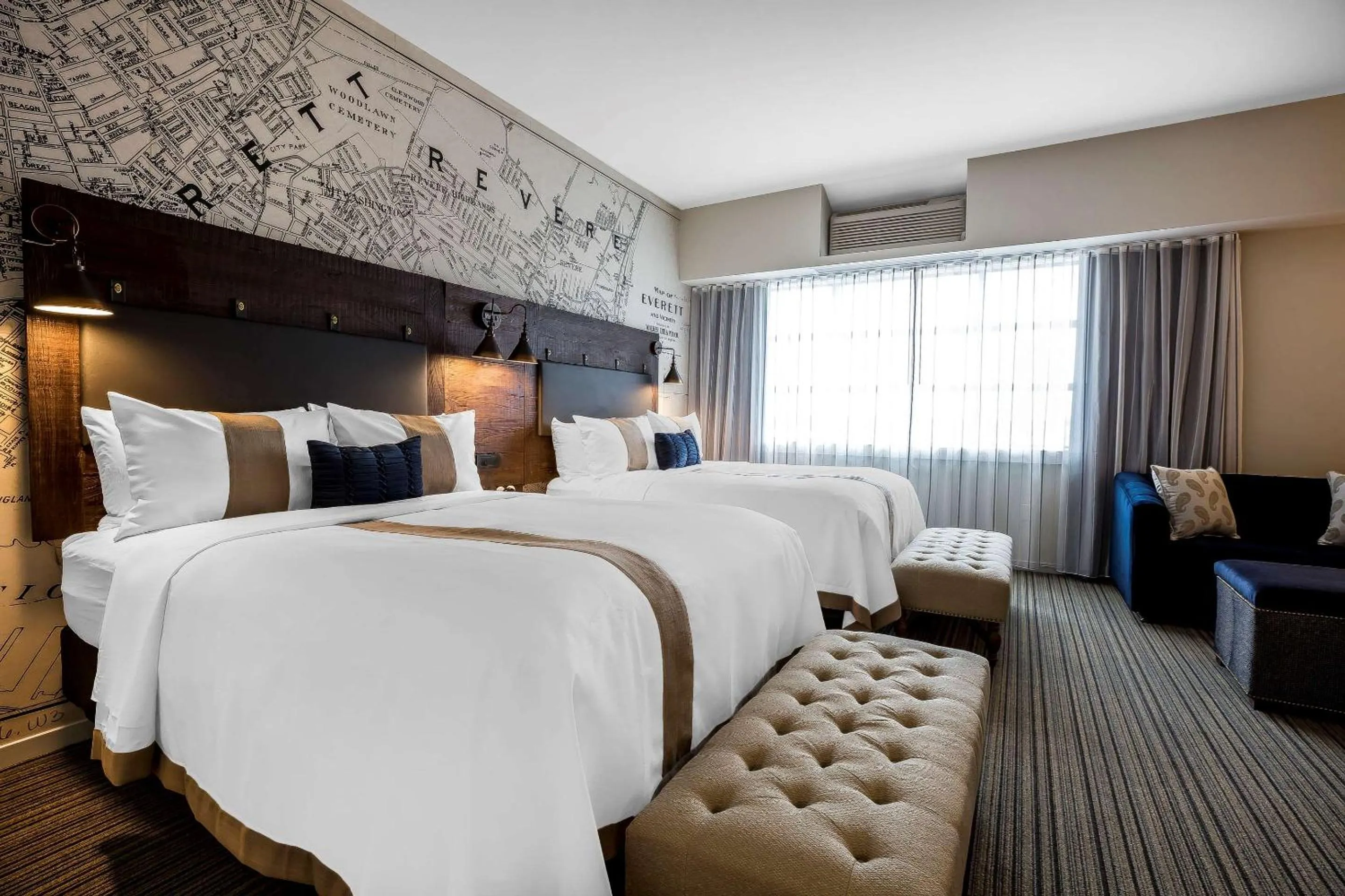 Bed in enVision Hotel Boston-Everett