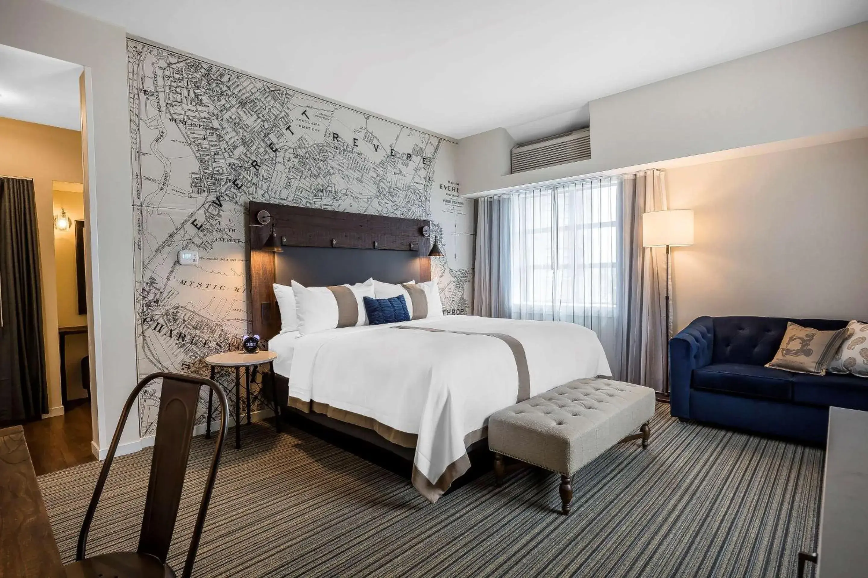 Deluxe King Room in enVision Hotel Boston-Everett Deluxe King Room in enVision Hotel Boston-Everett