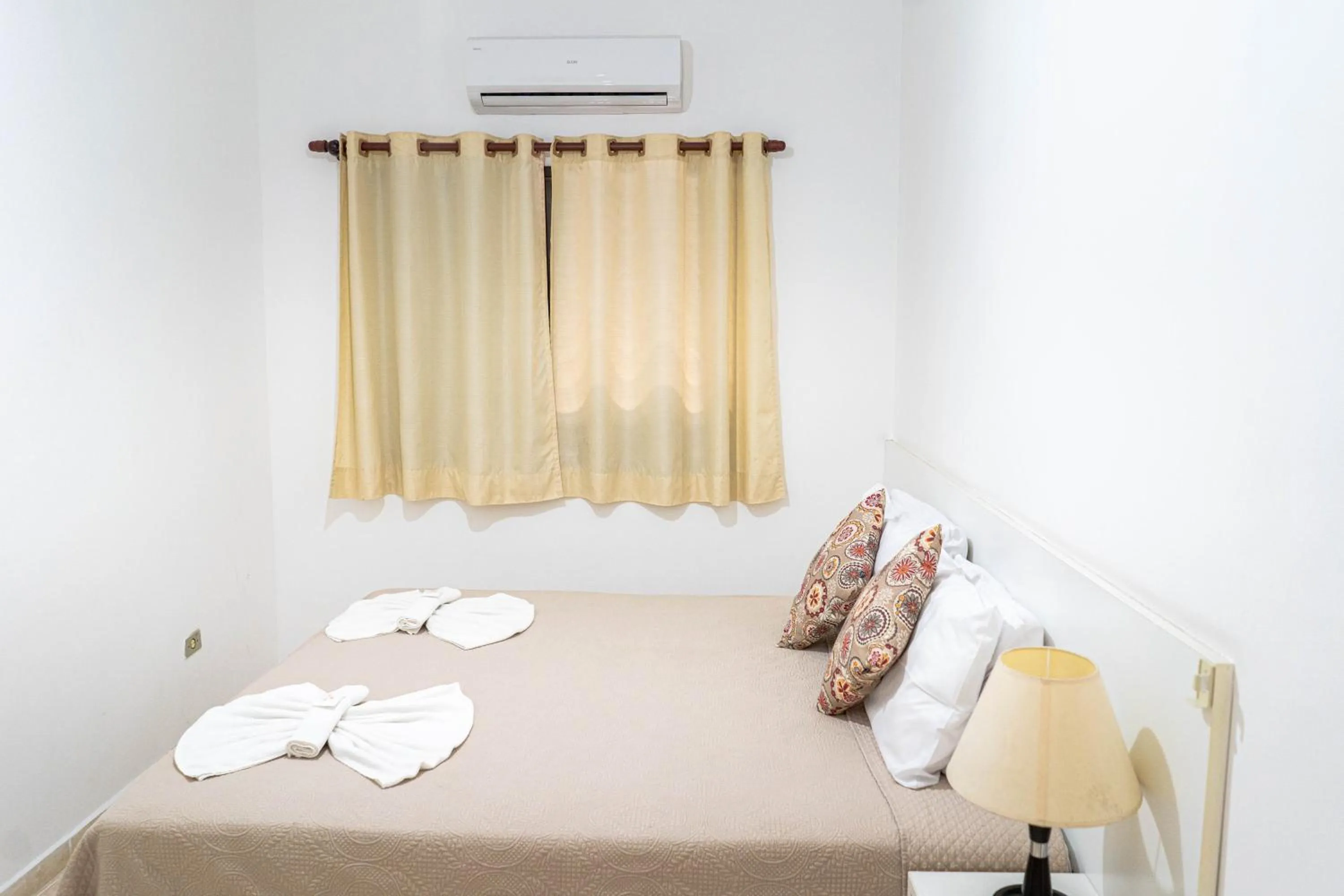 Bed in Bella Casa Flat Service