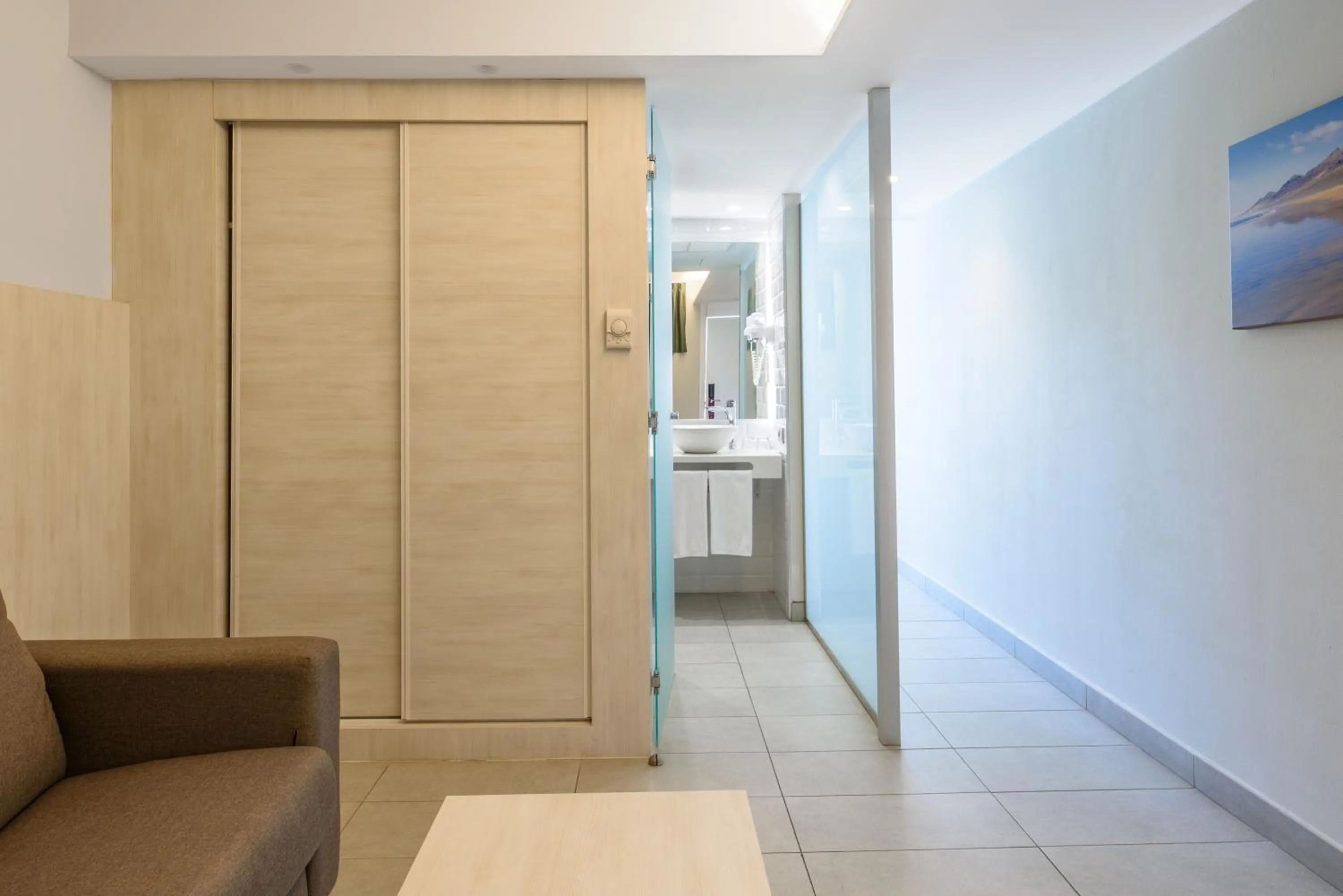 Photo of the whole room in FERGUS Cactus Garden