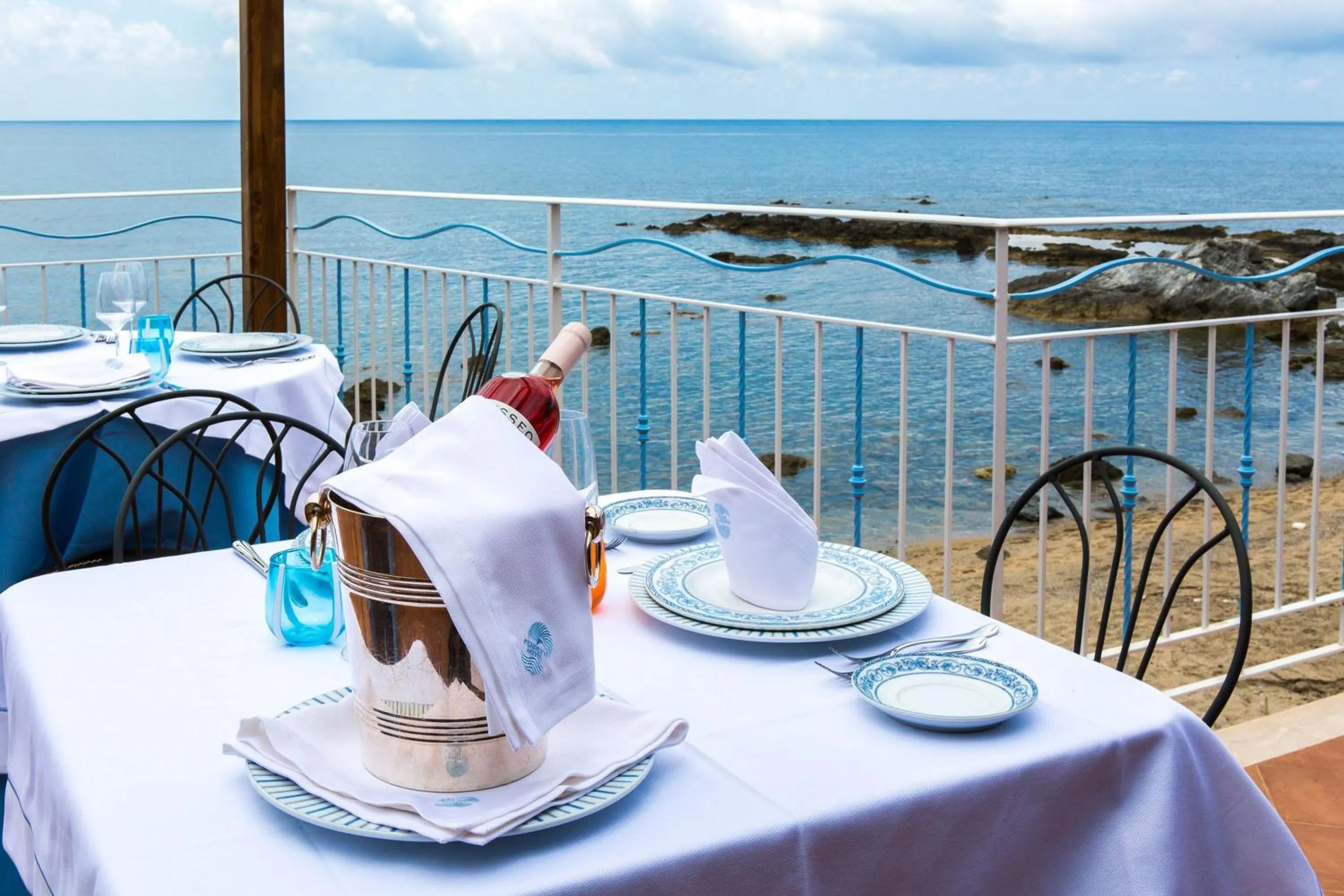 Restaurant/places to eat in Hotel Ferretti