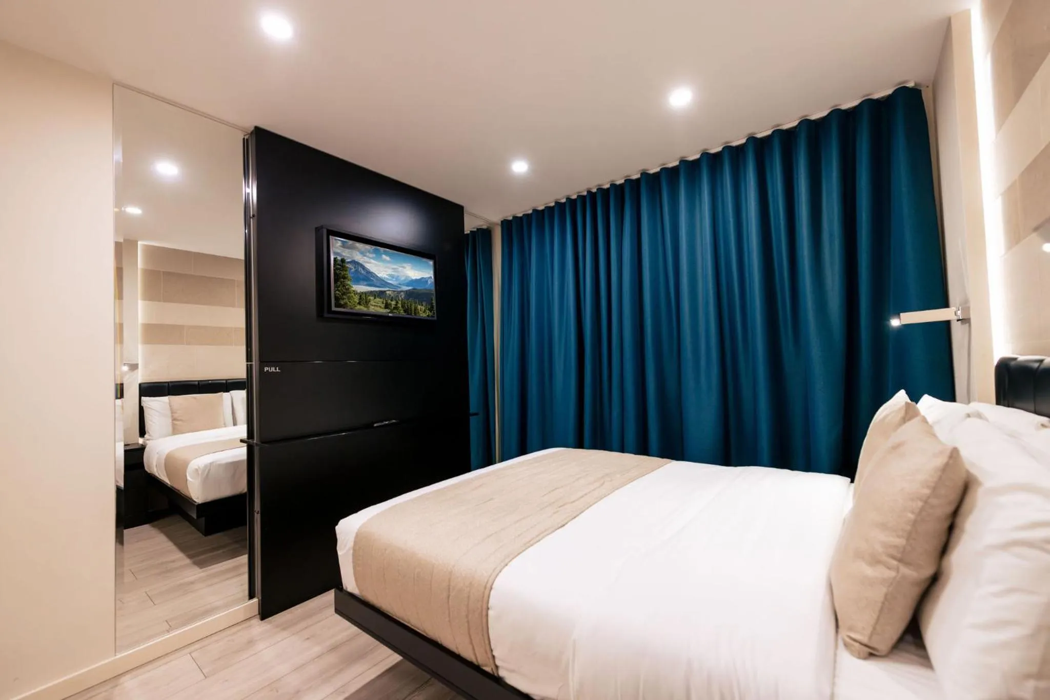 Bedroom, Bed in NOX Golders Green