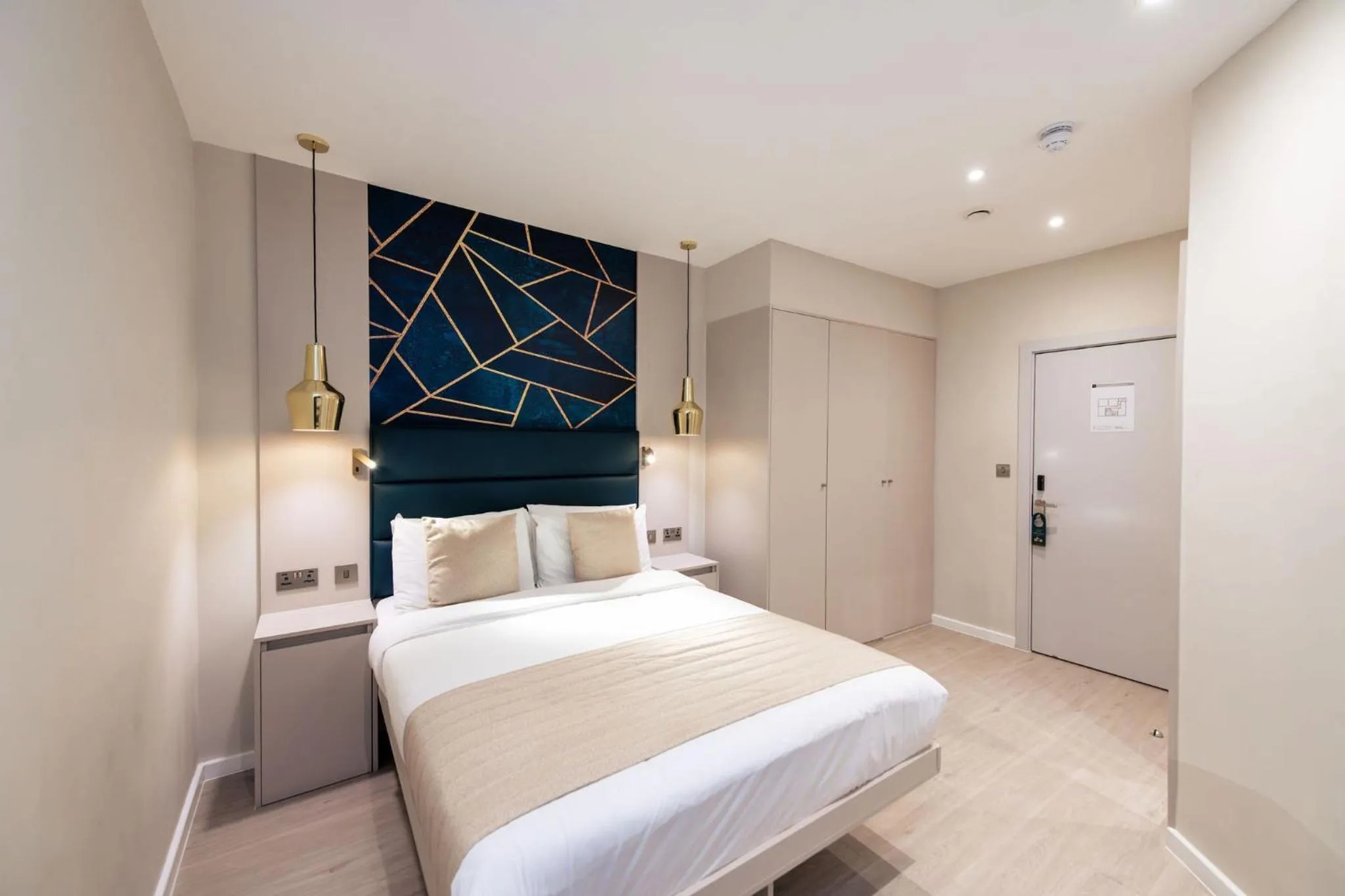 Bedroom, Bed in NOX Golders Green