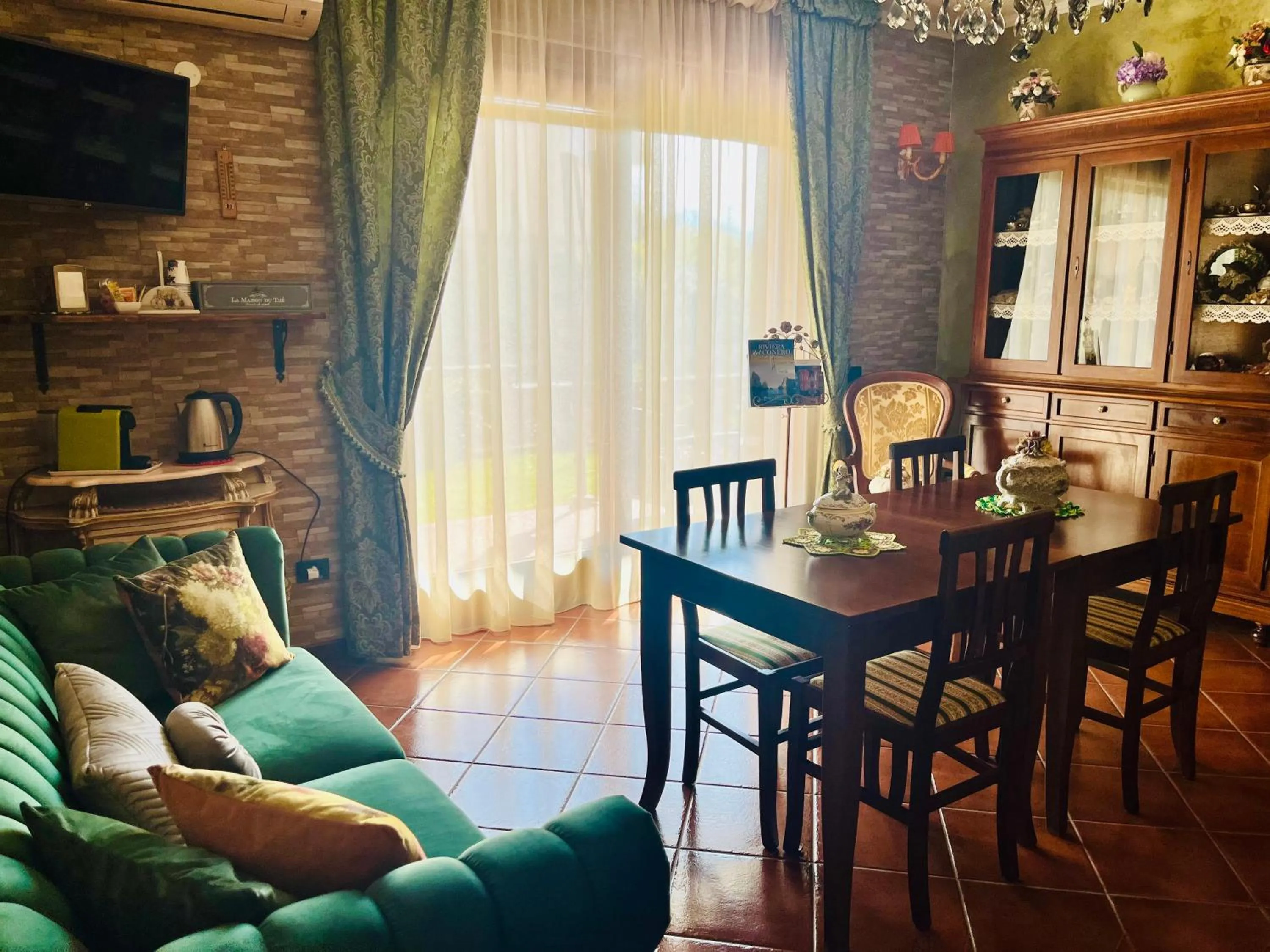 TV and multimedia in La Mammola Bed&Breakfast