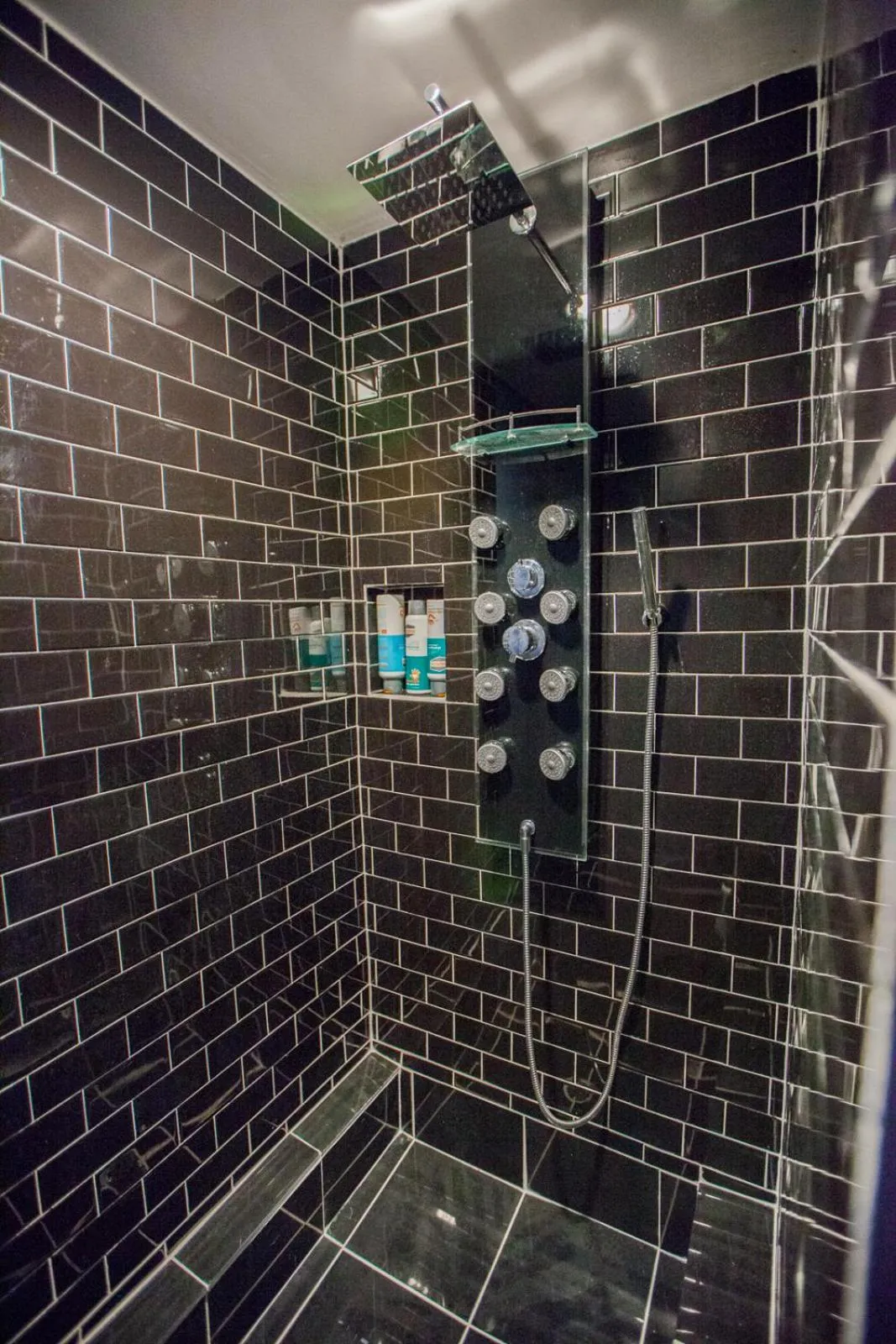 Shower, Bathroom in PodShare Venice