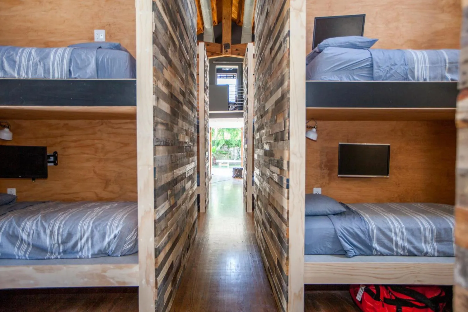 Bedroom, Bunk Bed in PodShare Venice