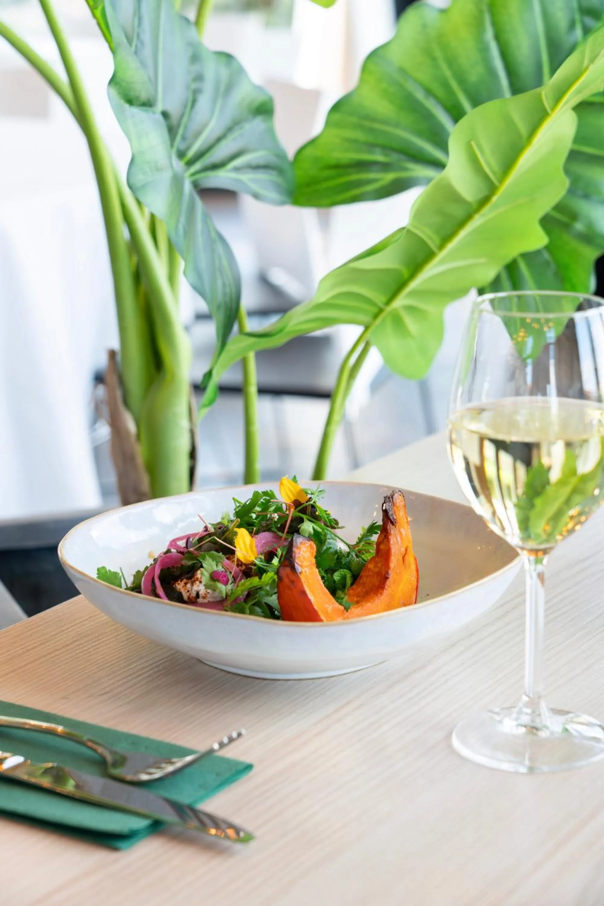 Restaurant/places to eat in Hotel Les Suites - Domaine de Crécy