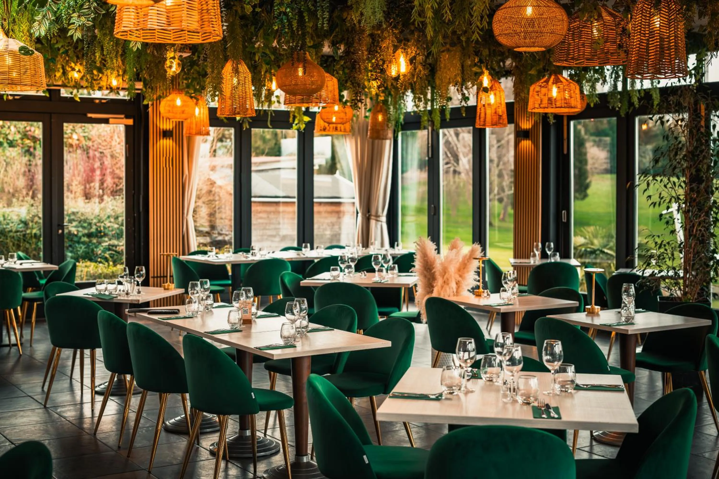 Restaurant/places to eat in Hotel Les Suites - Domaine de Crécy