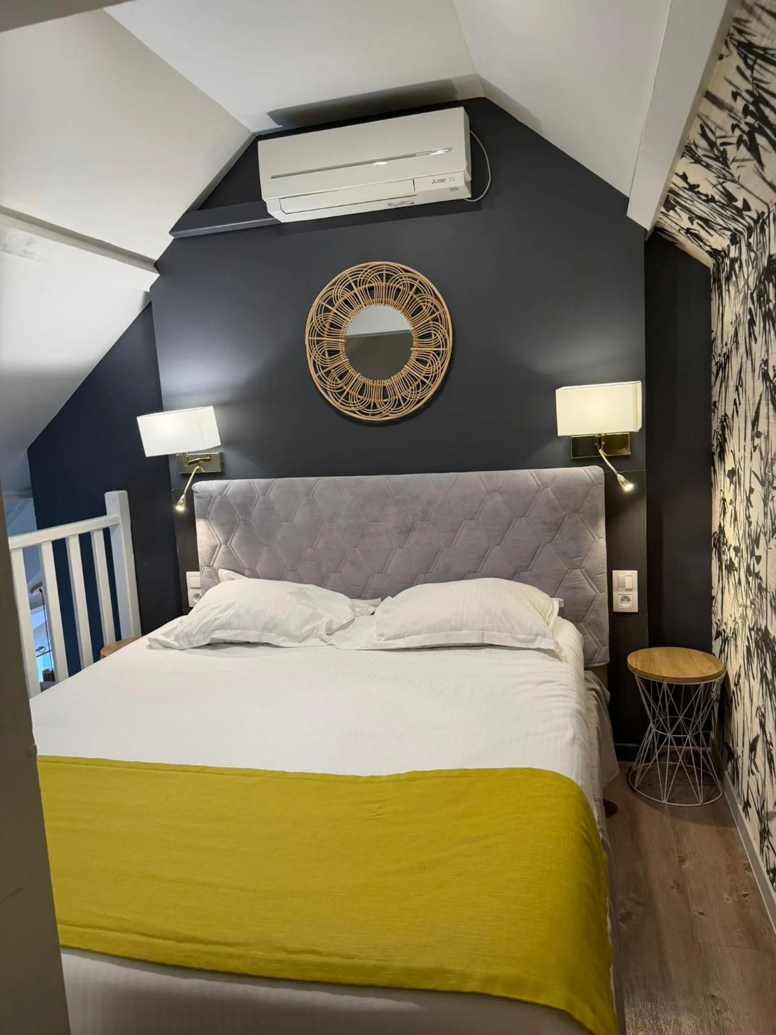 Bed in Hotel Les Suites - Domaine de Crécy