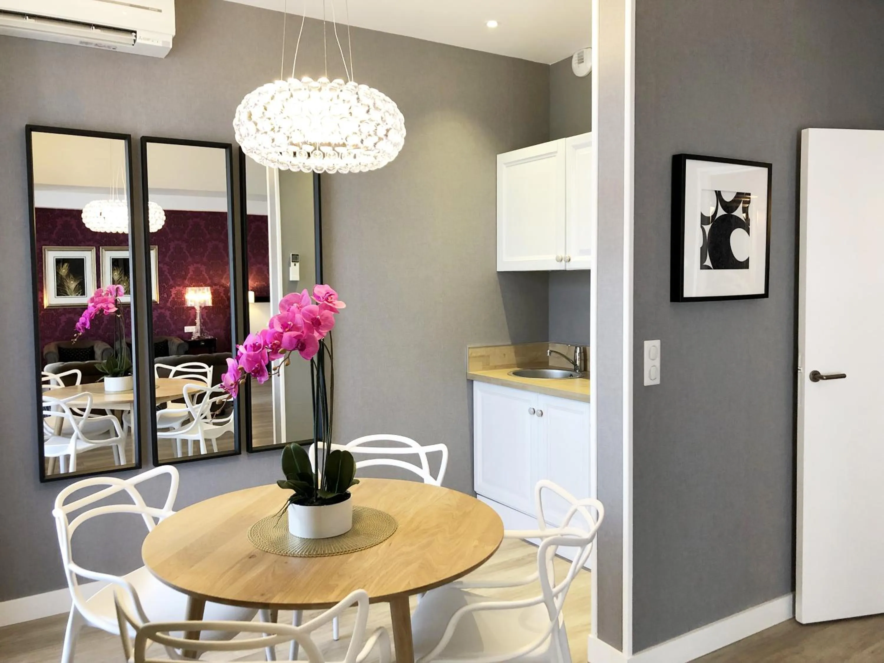 Kitchen or kitchenette in Hotel Les Suites - Domaine de Crécy