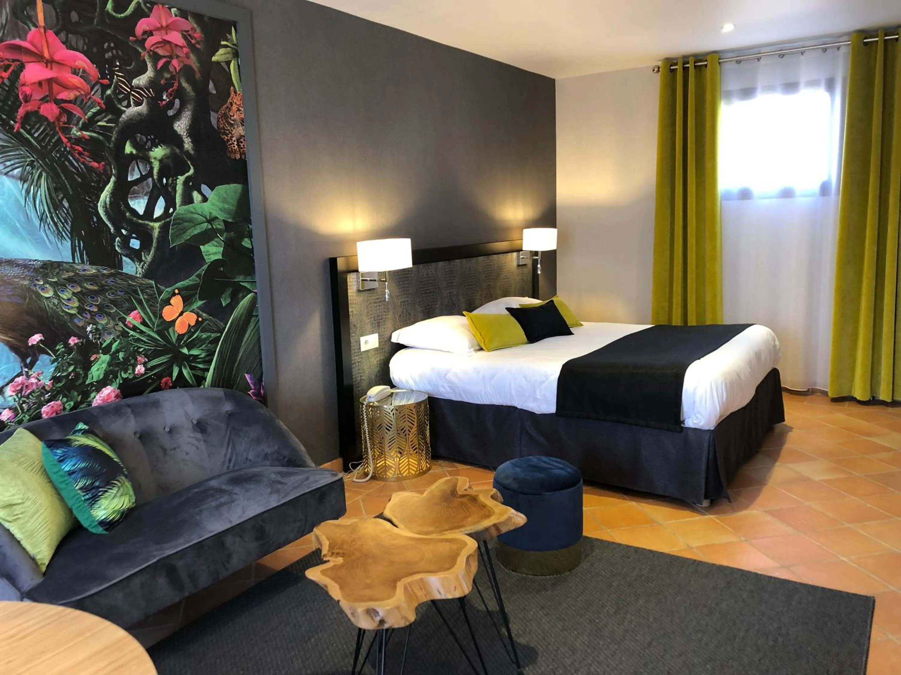 Bed in Hotel Les Suites - Domaine de Crécy