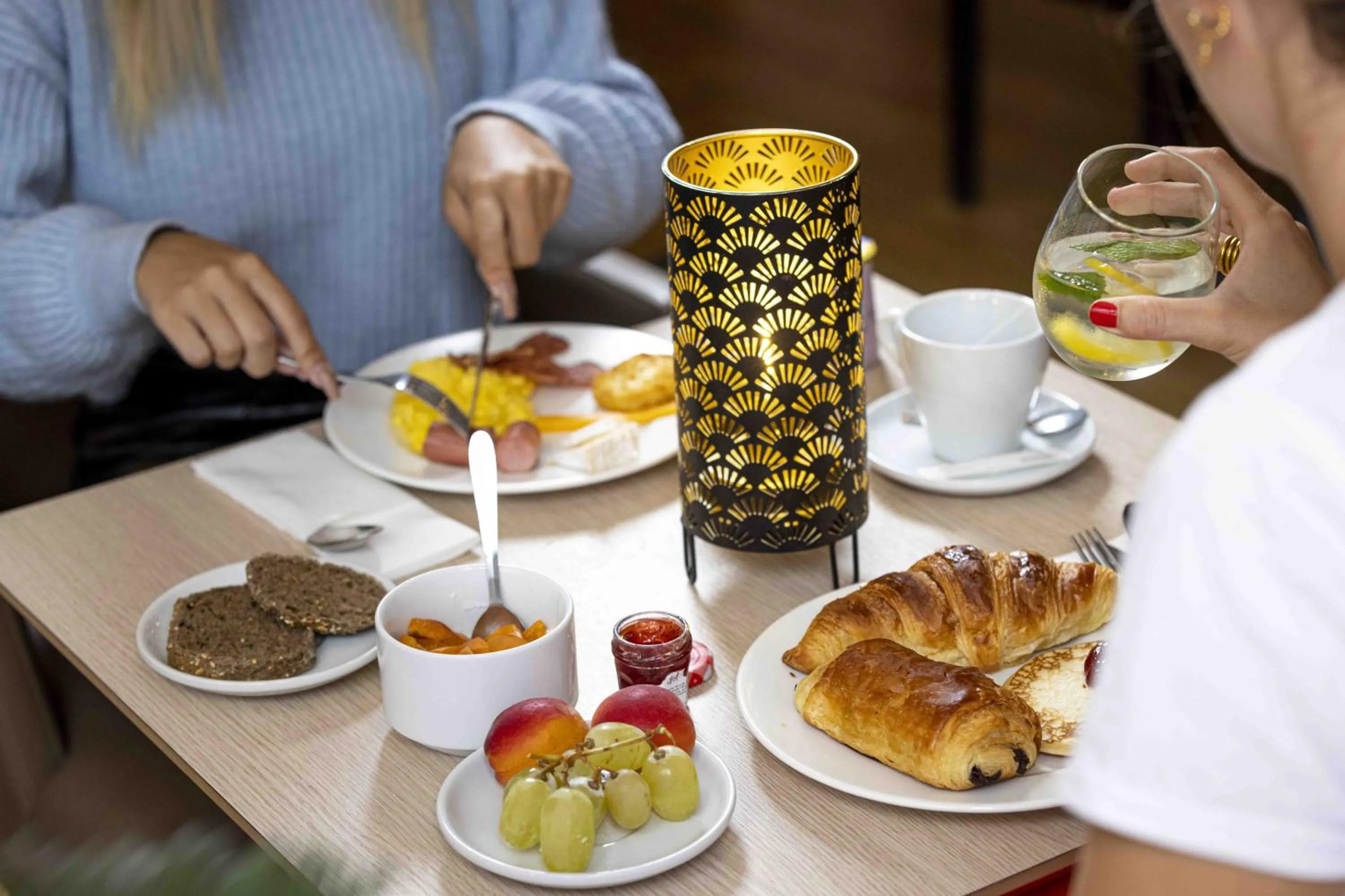 Breakfast in Hotel Les Suites - Domaine de Crécy