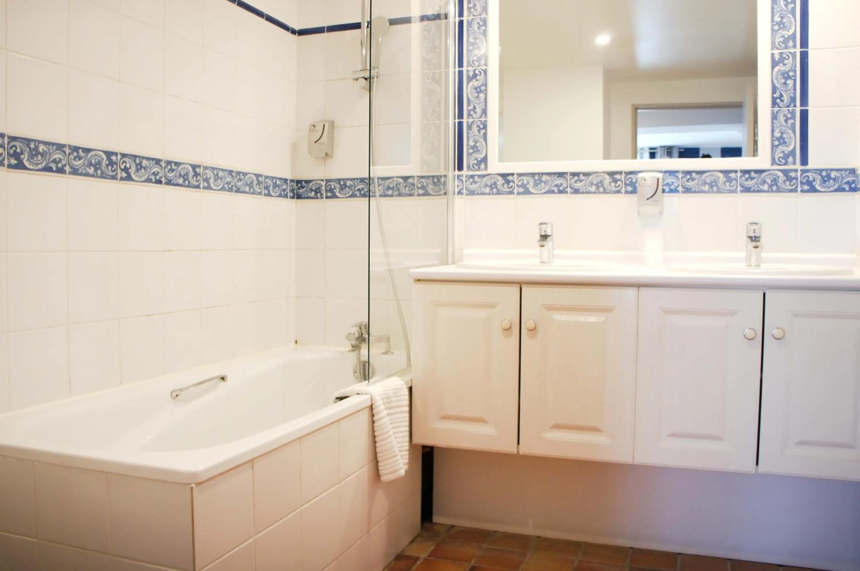 Bathroom in Hotel Les Suites - Domaine de Crécy