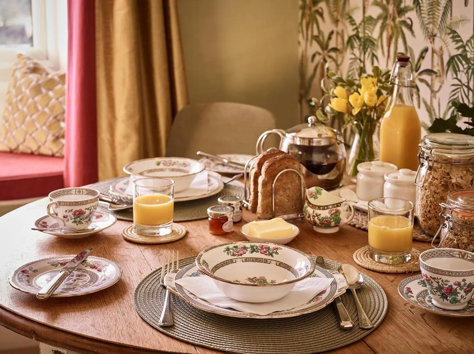 Breakfast in Cliff Farmhouse B&B Suites