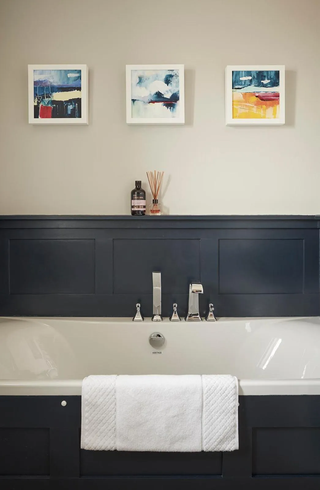 Bathroom in Cliff Farmhouse B&B Suites