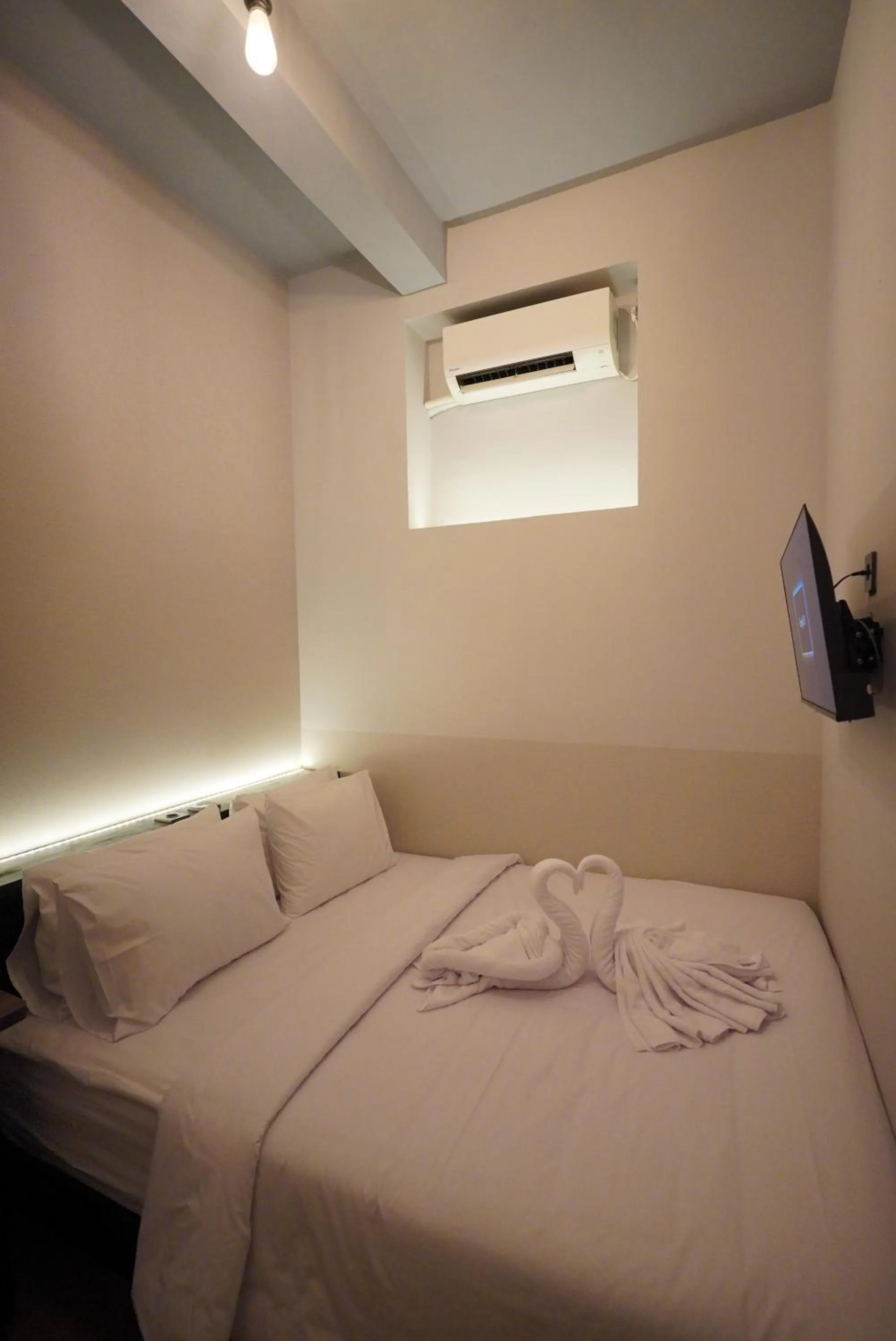 Bed in The Alley City Hotel