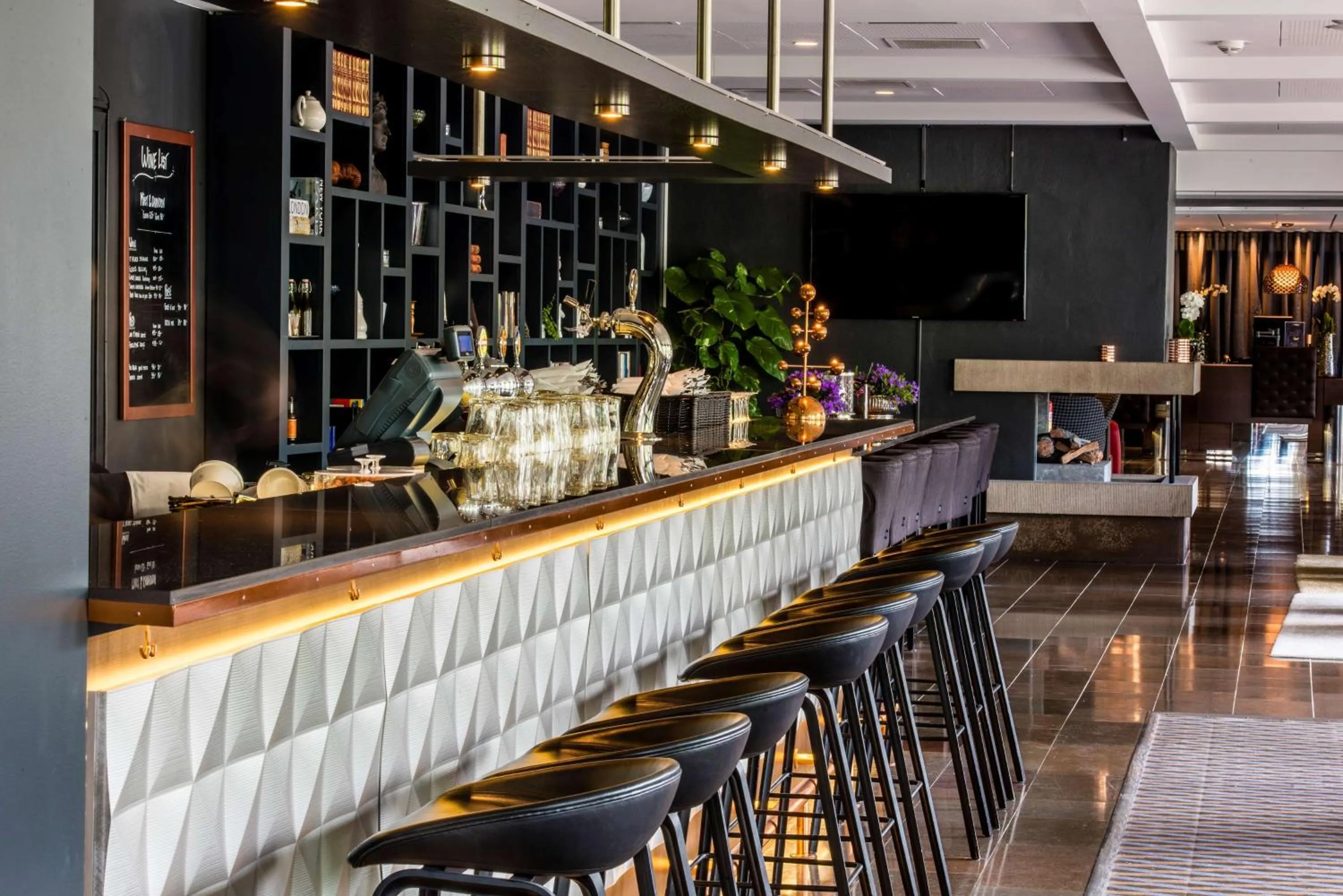 Lounge or bar in Radisson Blu Arlandia Hotel, Stockholm-Arlanda