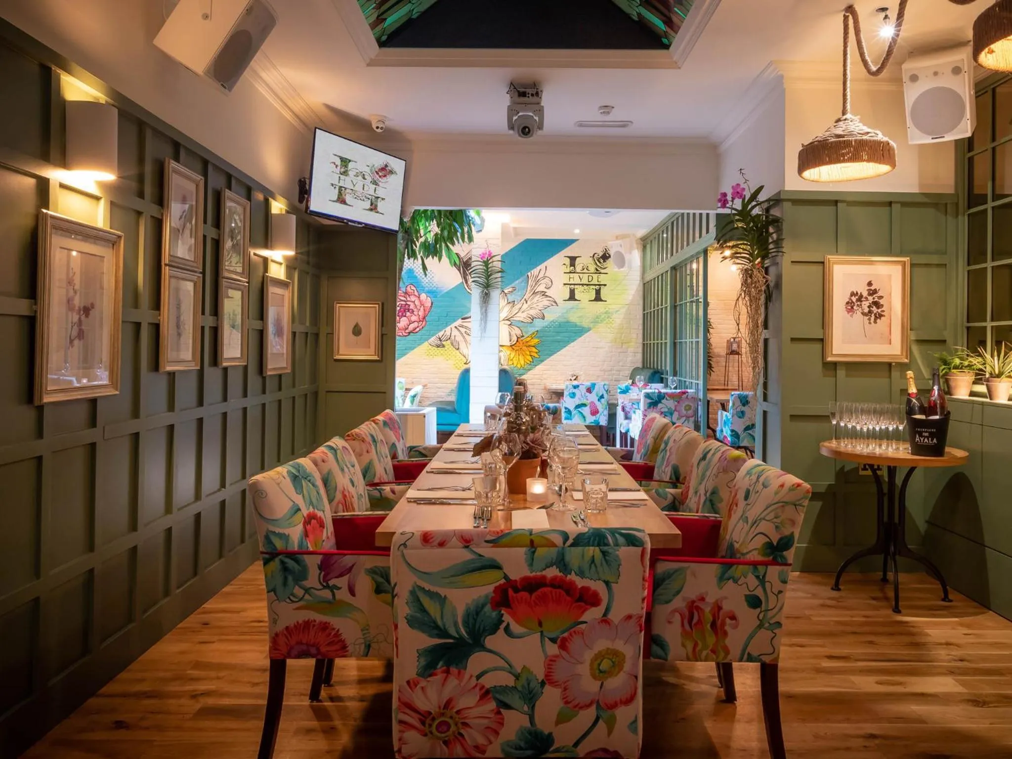 Restaurant/places to eat in HYDE Hotel