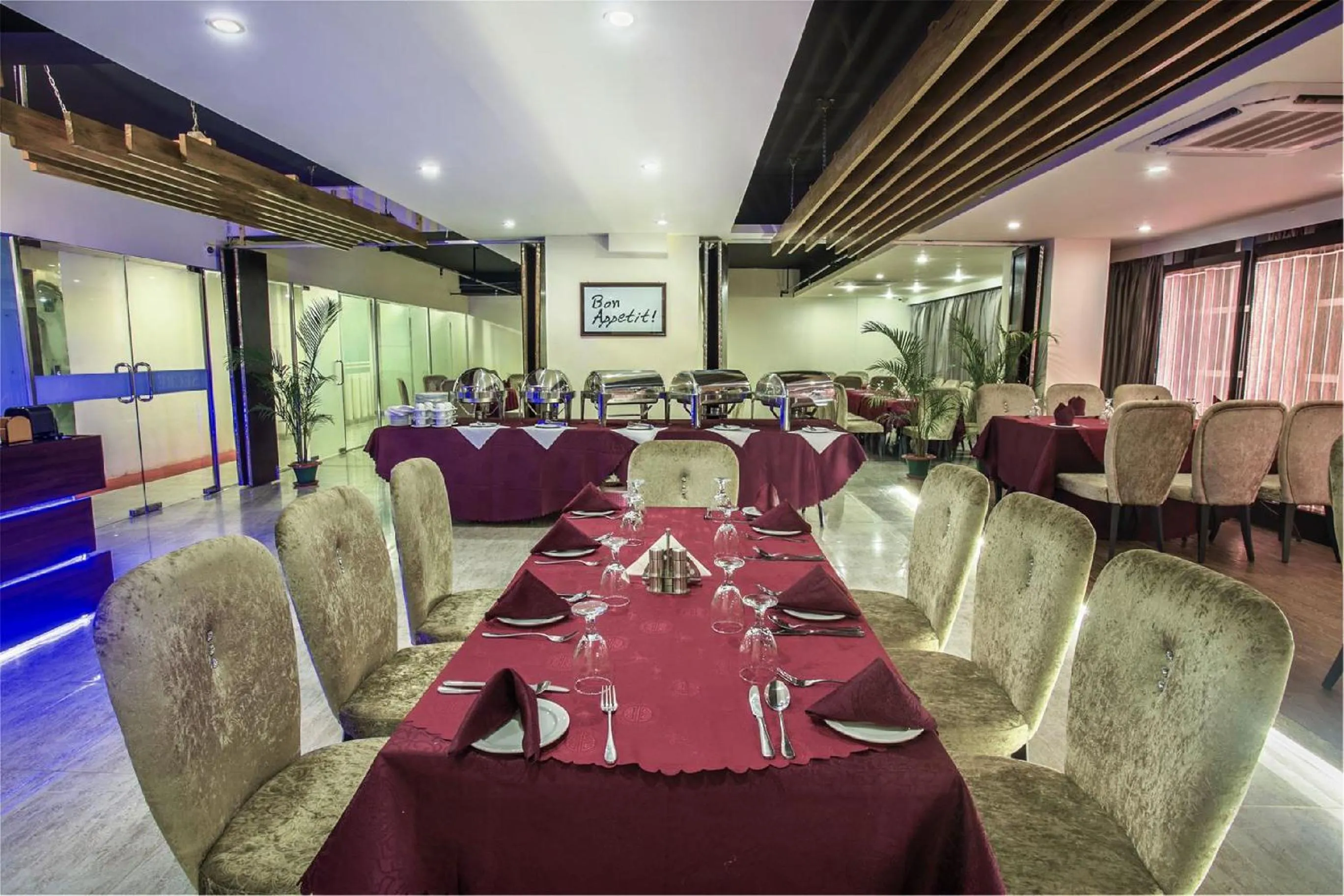 Restaurant/places to eat in Hotel Noorjahan Grand