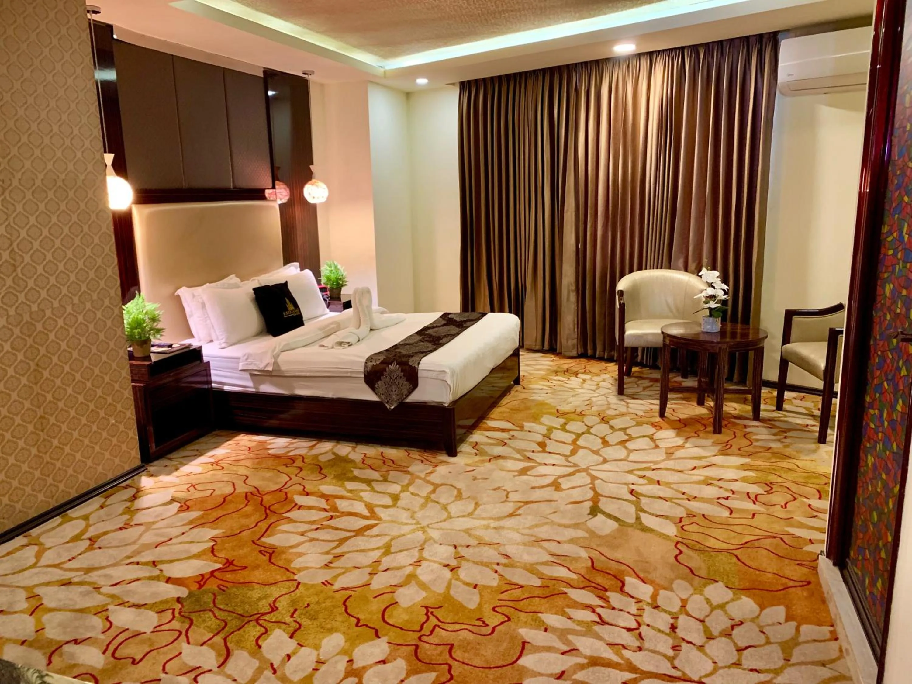 Bed in Hotel Noorjahan Grand