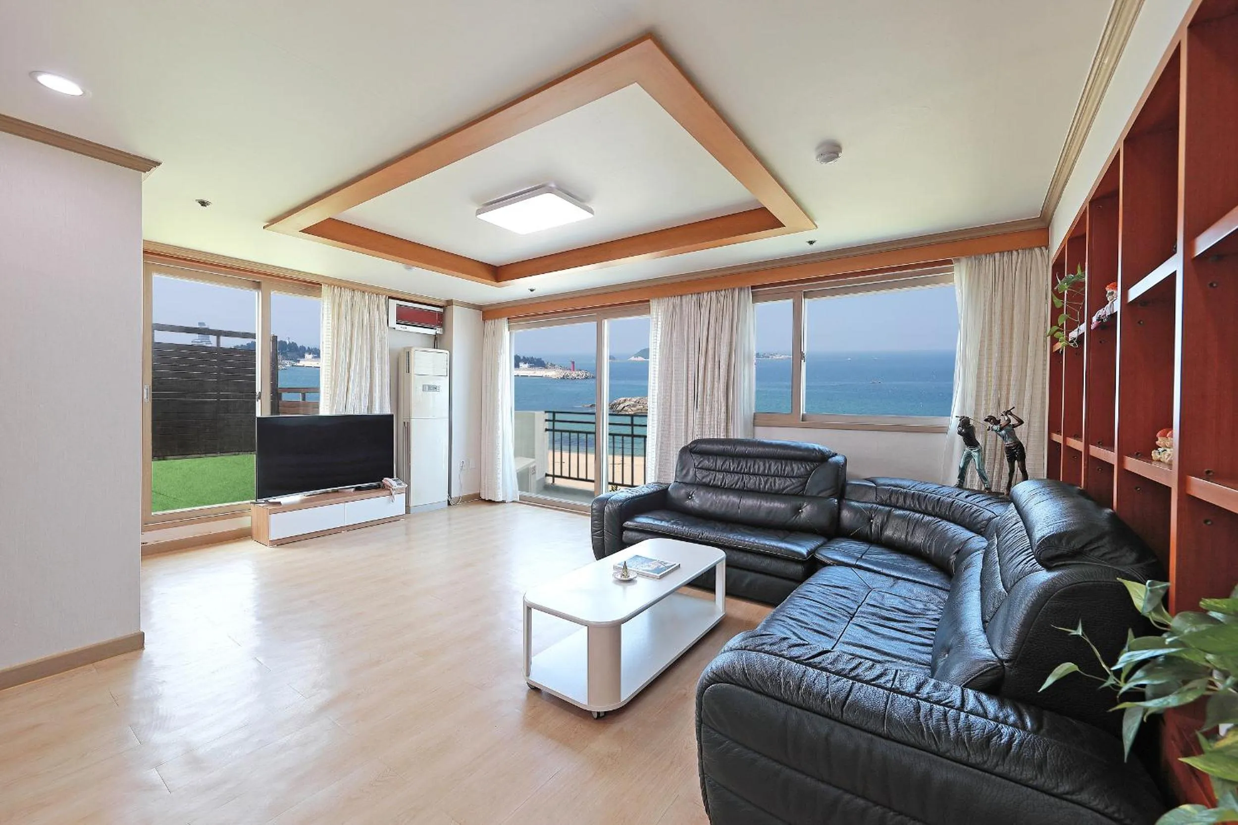 Living room, Seating Area in Ocean 2 You Resort Seorak Beach Hotel & Condo