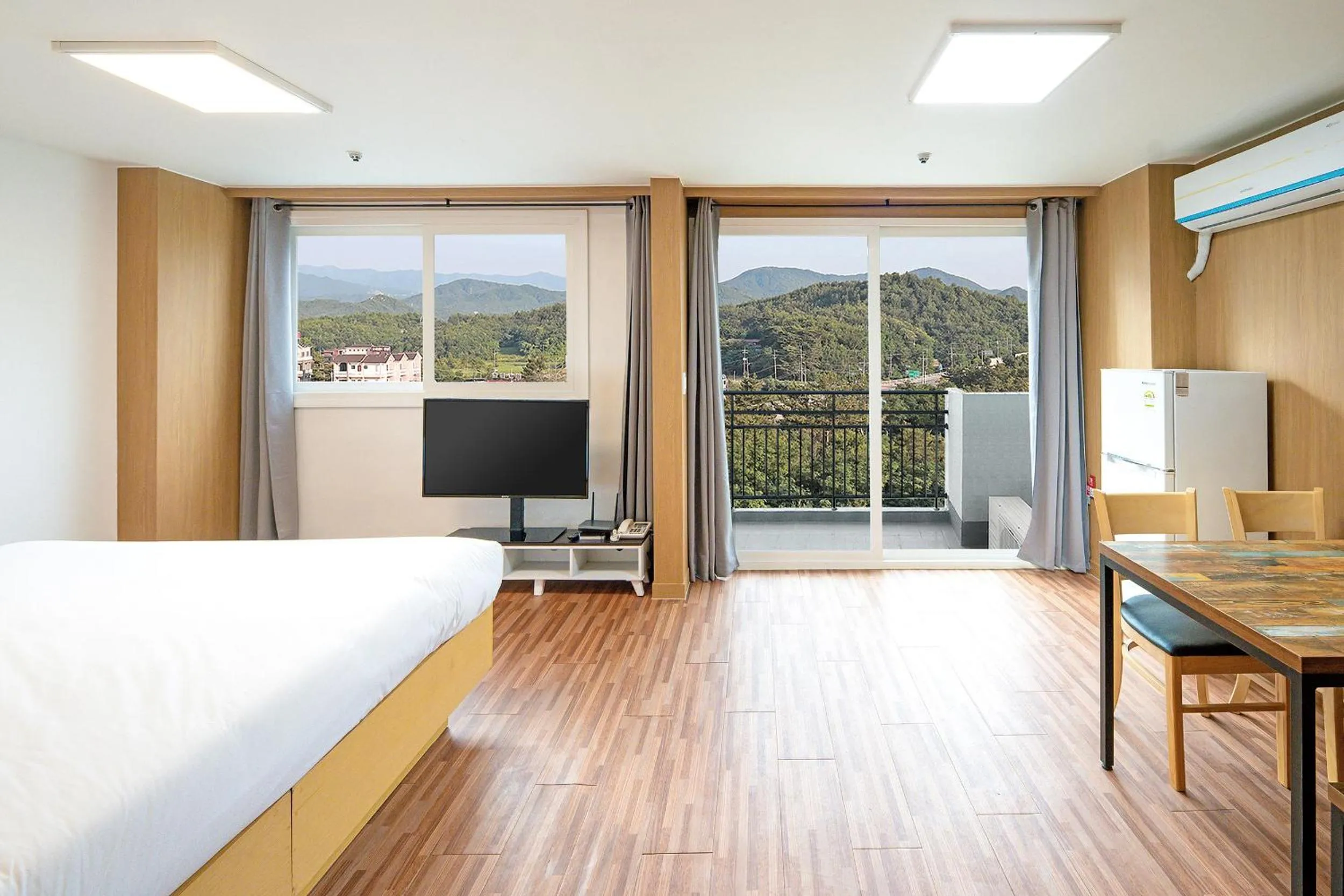 Bedroom, TV/Entertainment Center in Ocean 2 You Resort Seorak Beach Hotel & Condo