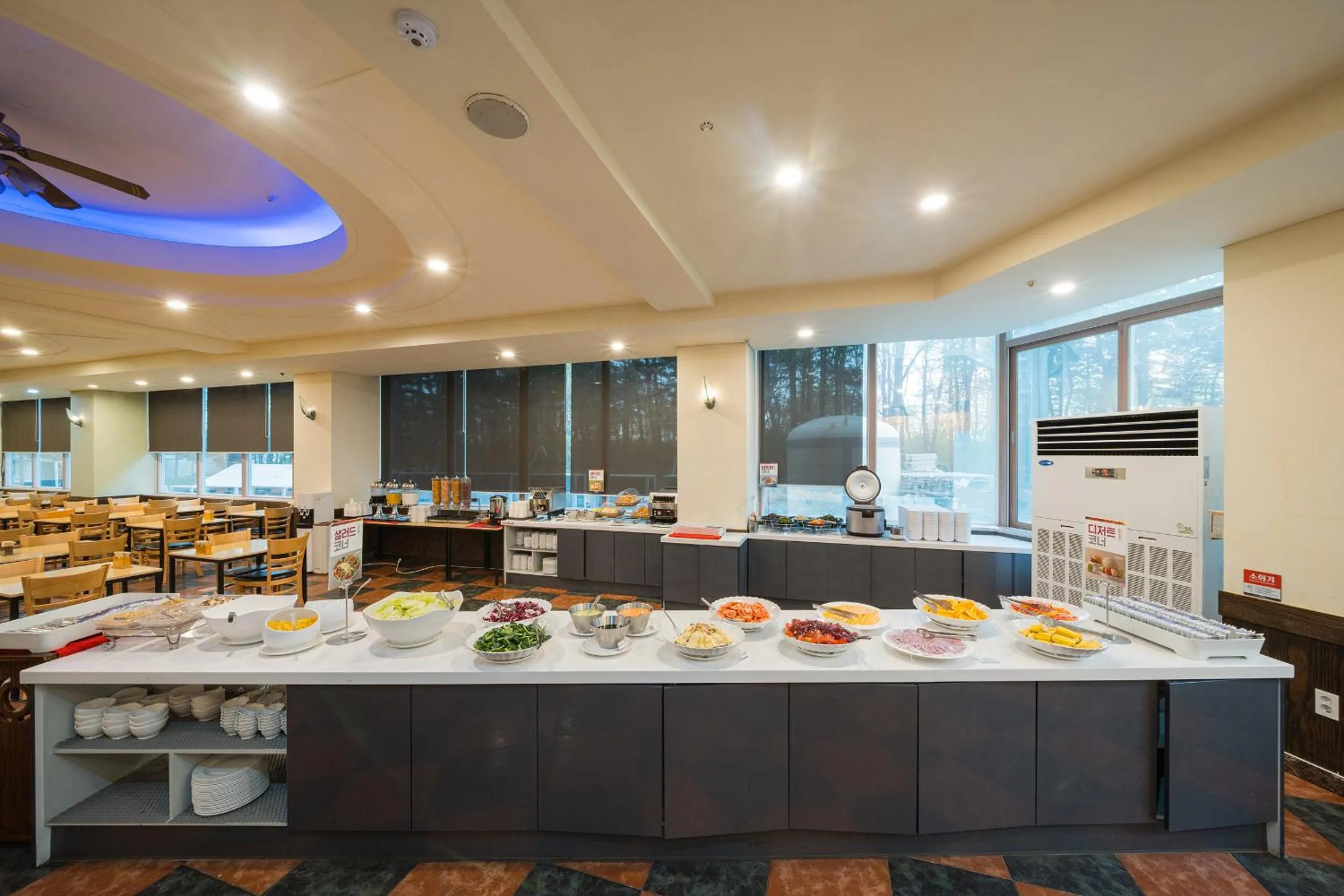 Buffet breakfast, Restaurant/Places to Eat in Ocean 2 You Resort Seorak Beach Hotel & Condo