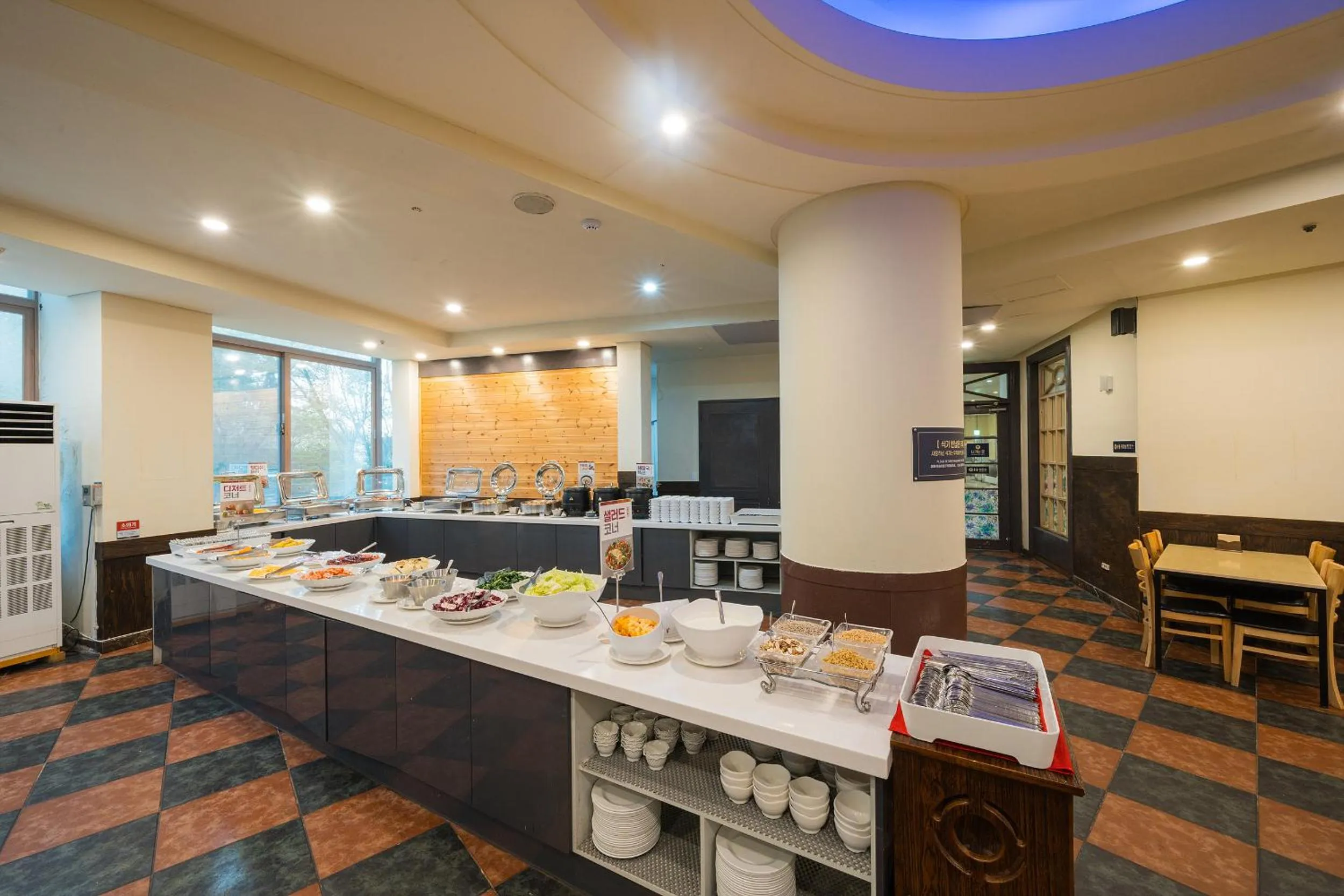 Buffet breakfast, Restaurant/Places to Eat in Ocean 2 You Resort Seorak Beach Hotel & Condo