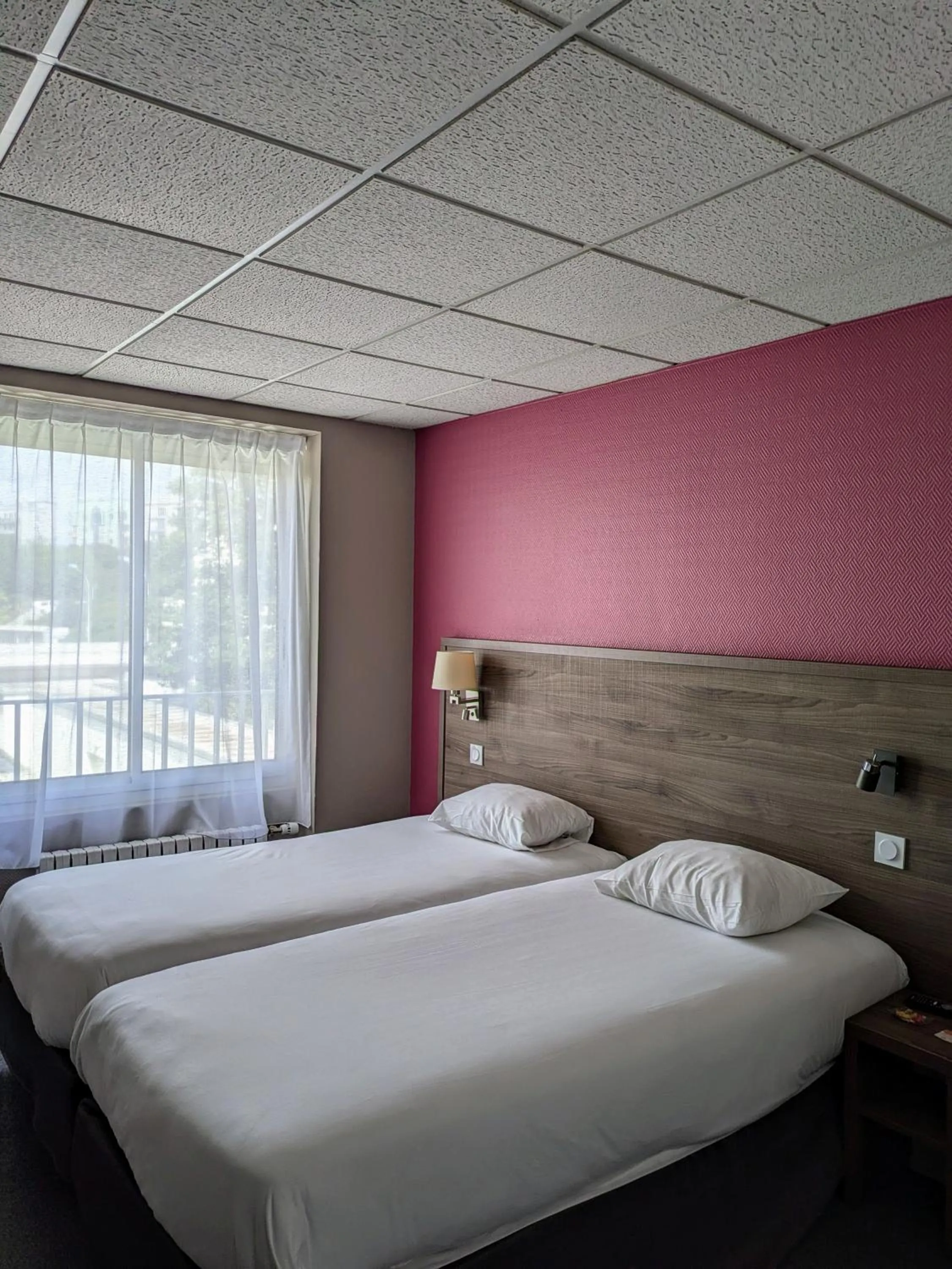 Bed in Hotel de la Gare Brest