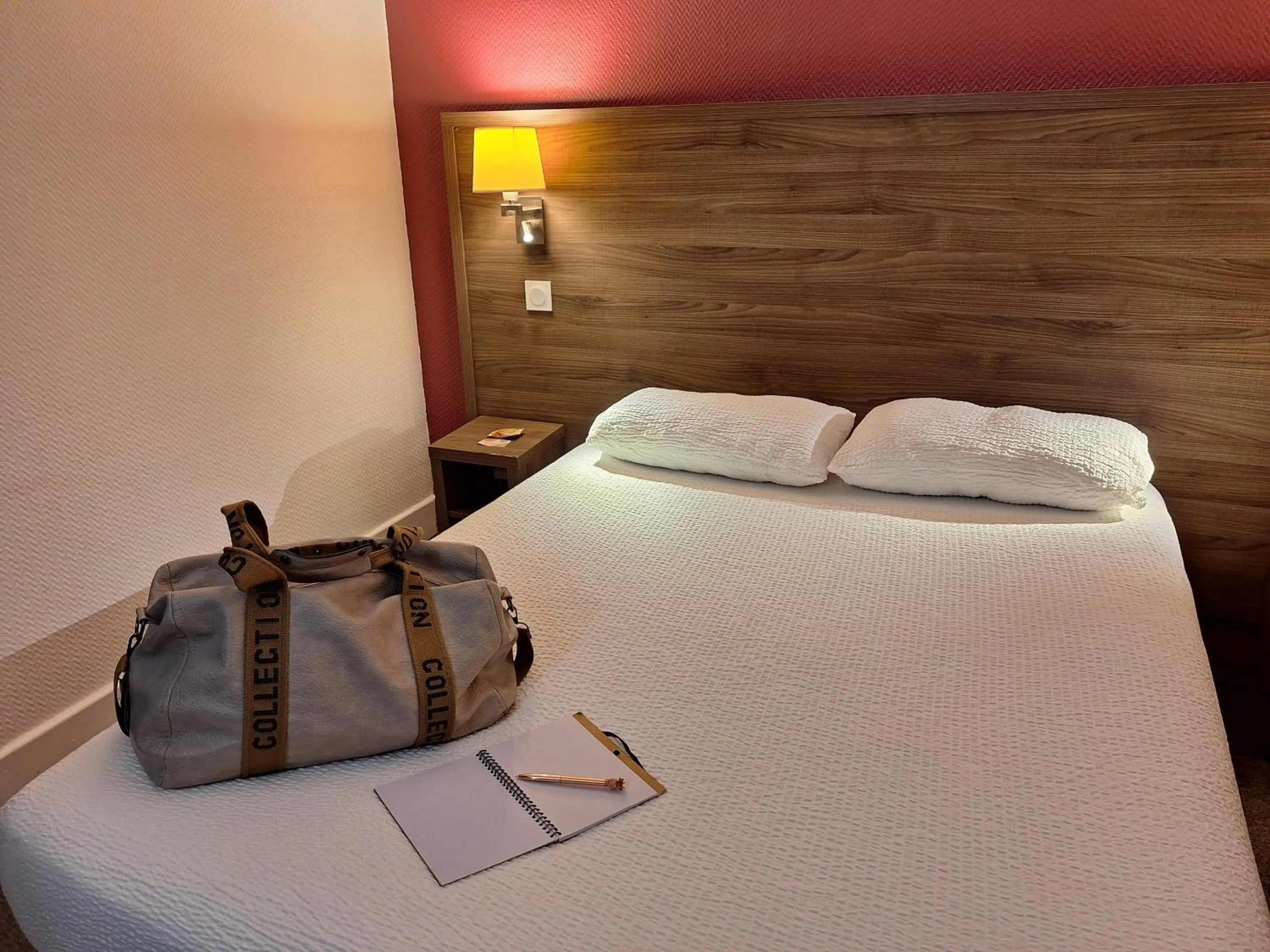 Bed in Hotel de la Gare Brest