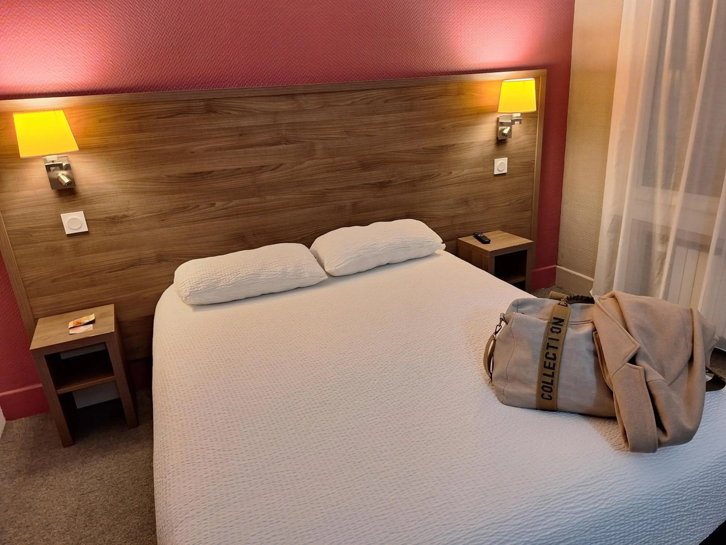 Bed in Hotel de la Gare Brest