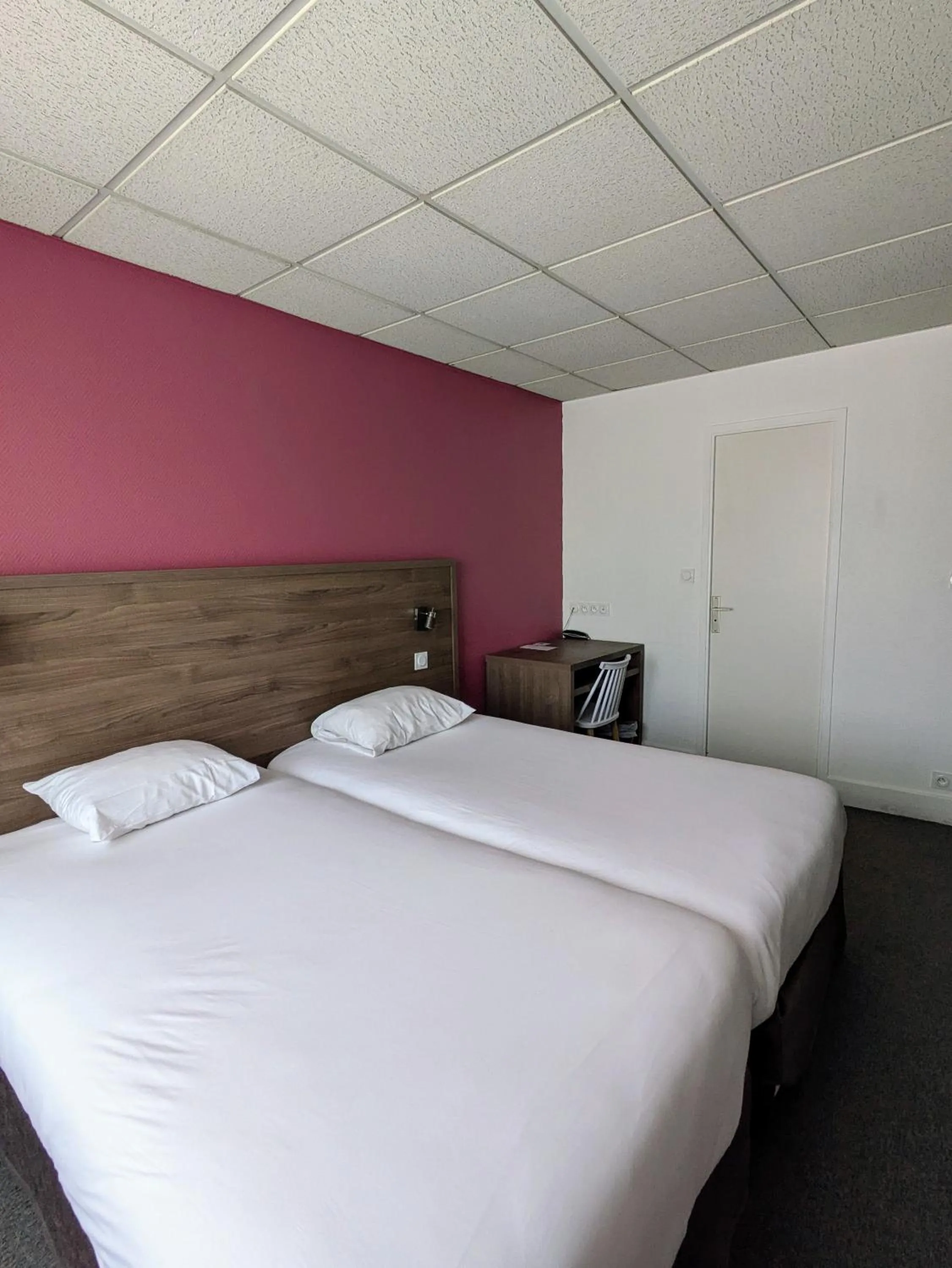 Bed in Hotel de la Gare Brest