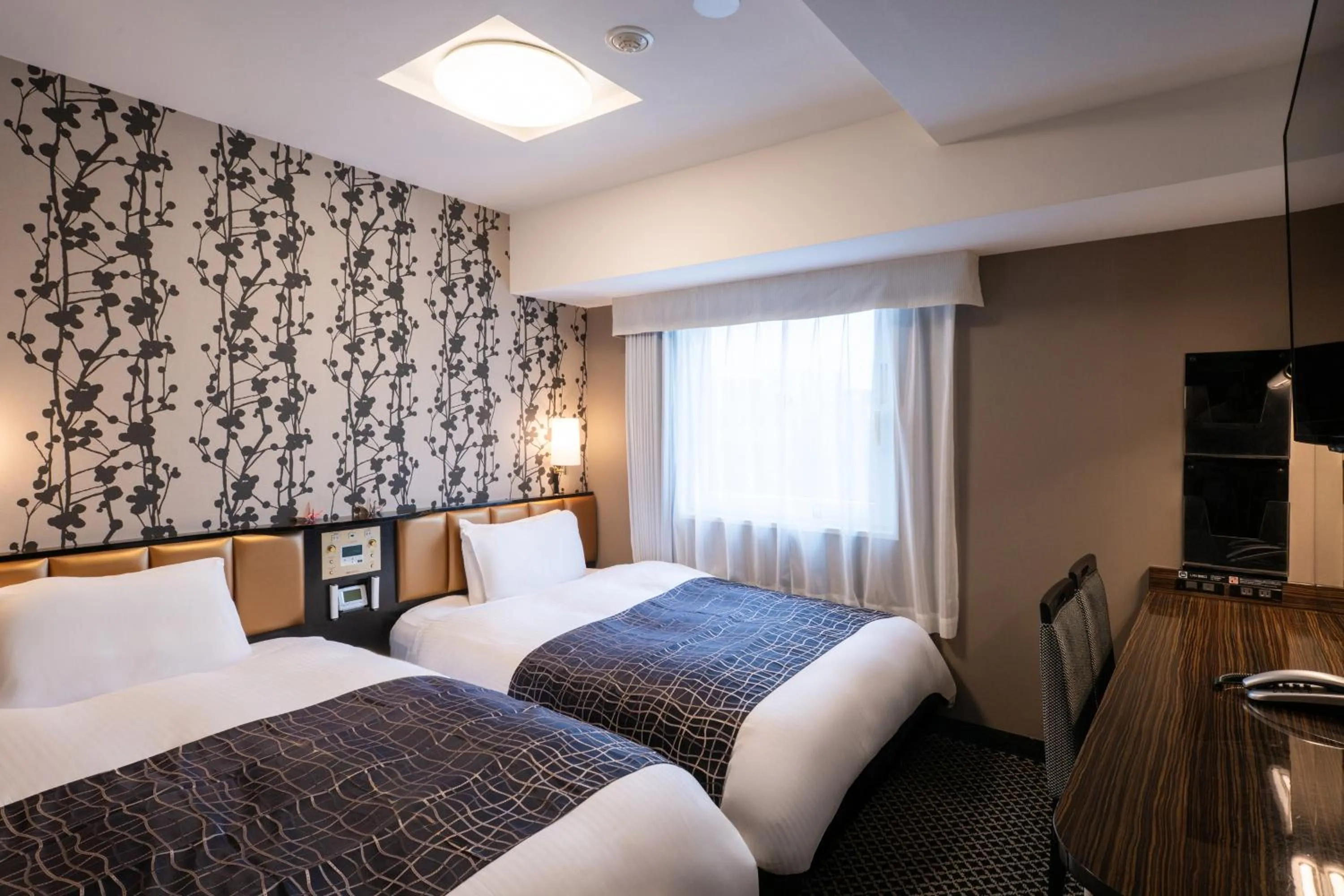 Photo of the whole room, Bed in APA Hotel Asakusa Tawaramachi Ekimae