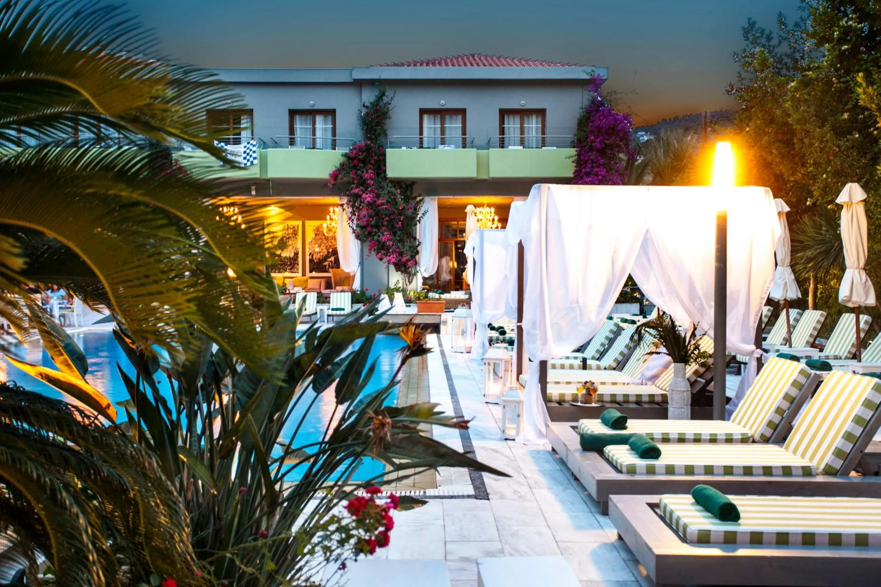 Swimming pool in La Piscine Art Hotel, Philian Hotels and Resorts